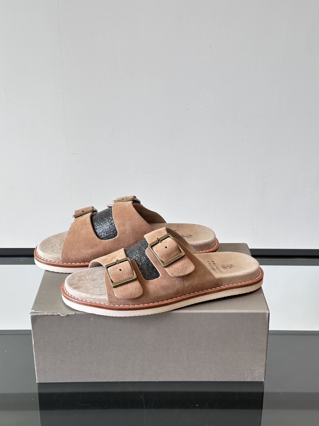 Brunello Cucinelli BC新款男士牛皮凉鞋拖鞋，高端精品，气质优雅并存，采用进口反绒牛皮