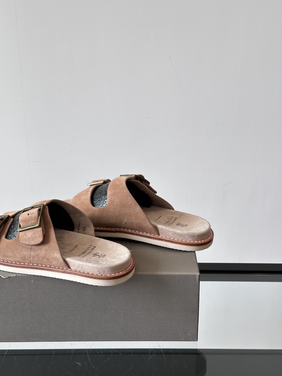 Brunello Cucinelli BC新款男士牛皮凉鞋拖鞋，高端精品，气质优雅并存，采用进口反绒牛皮