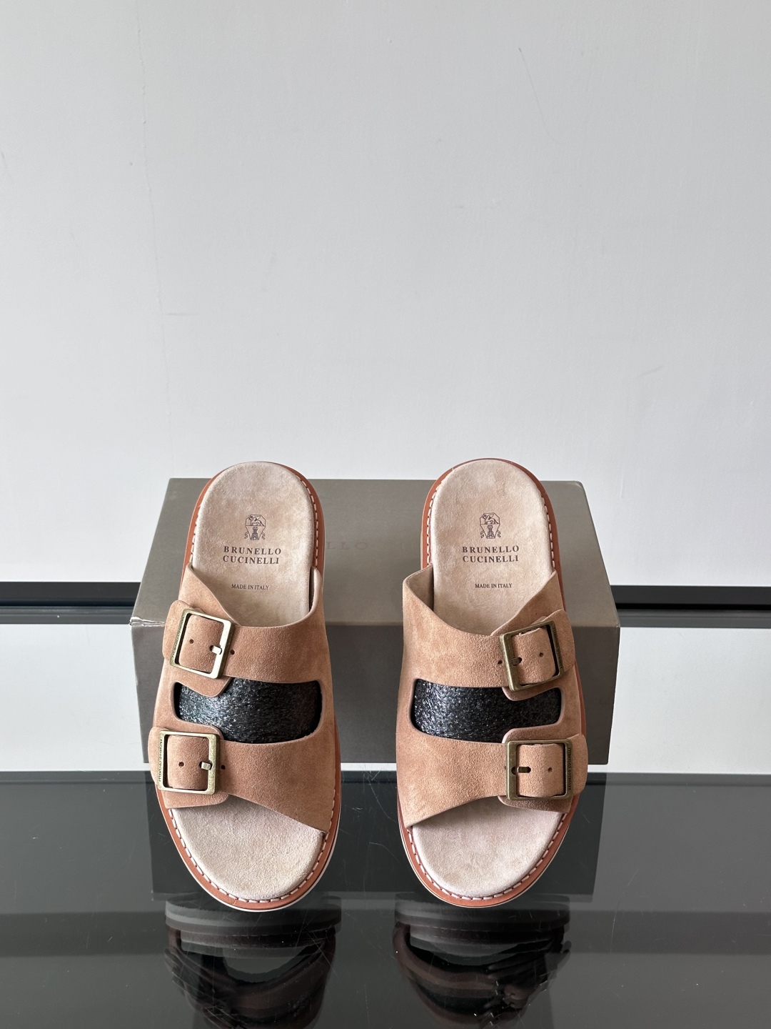 Brunello Cucinelli BC新款男士牛皮凉鞋拖鞋，高端精品，气质优雅并存，采用进口反绒牛皮