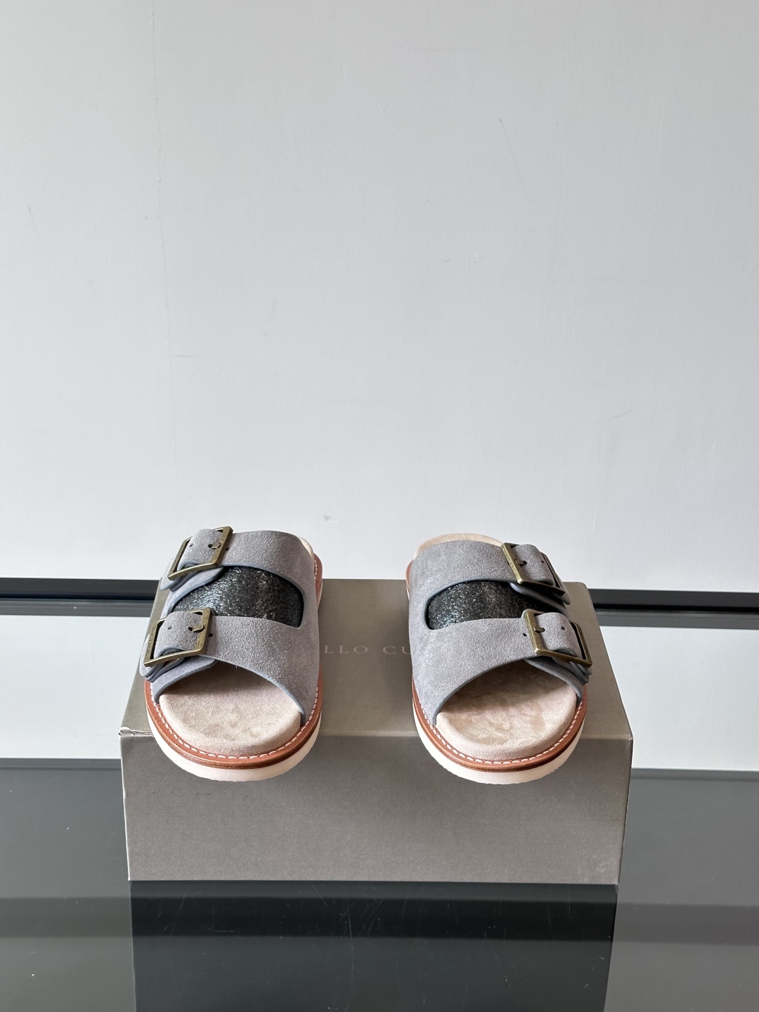 Brunello Cucinelli BC新款男士牛皮凉鞋拖鞋，高端精品，气质优雅并存，采用进口反绒牛皮