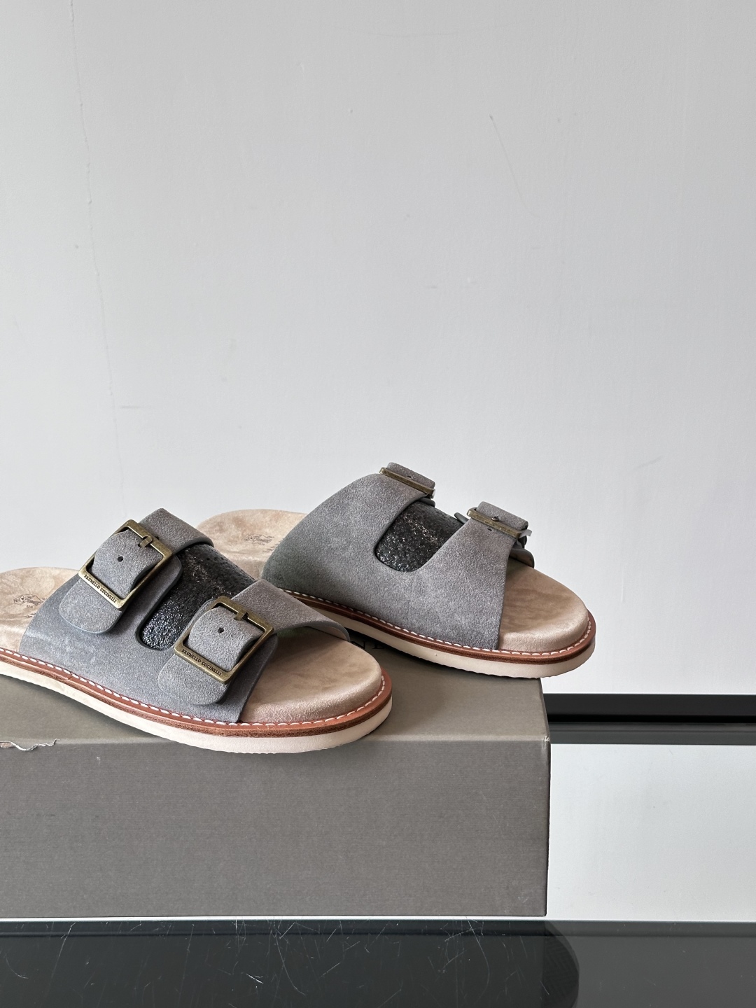 Brunello Cucinelli BC新款男士牛皮凉鞋拖鞋，高端精品，气质优雅并存，采用进口反绒牛皮