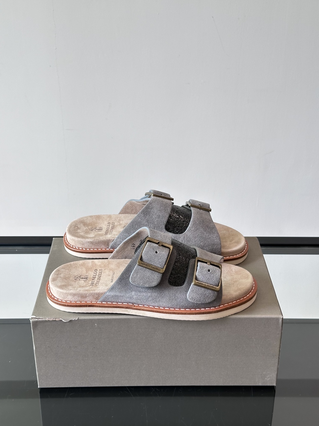 Brunello Cucinelli BC新款男士牛皮凉鞋拖鞋，高端精品，气质优雅并存，采用进口反绒牛皮