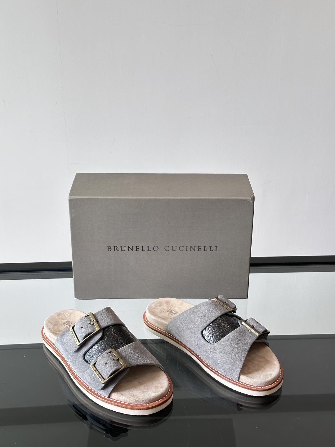 Brunello Cucinelli BC新款男士牛皮凉鞋拖鞋，高端精品，气质优雅并存，采用进口反绒牛皮