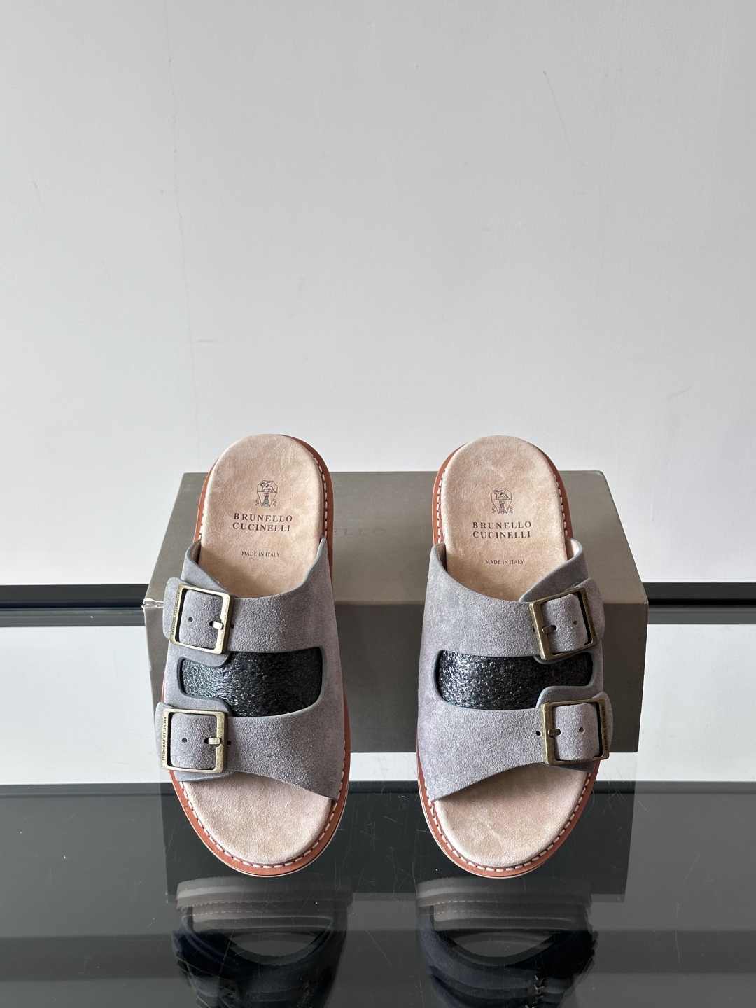 Brunello Cucinelli BC新款男士牛皮凉鞋拖鞋，高端精品，气质优雅并存，采用进口反绒牛皮