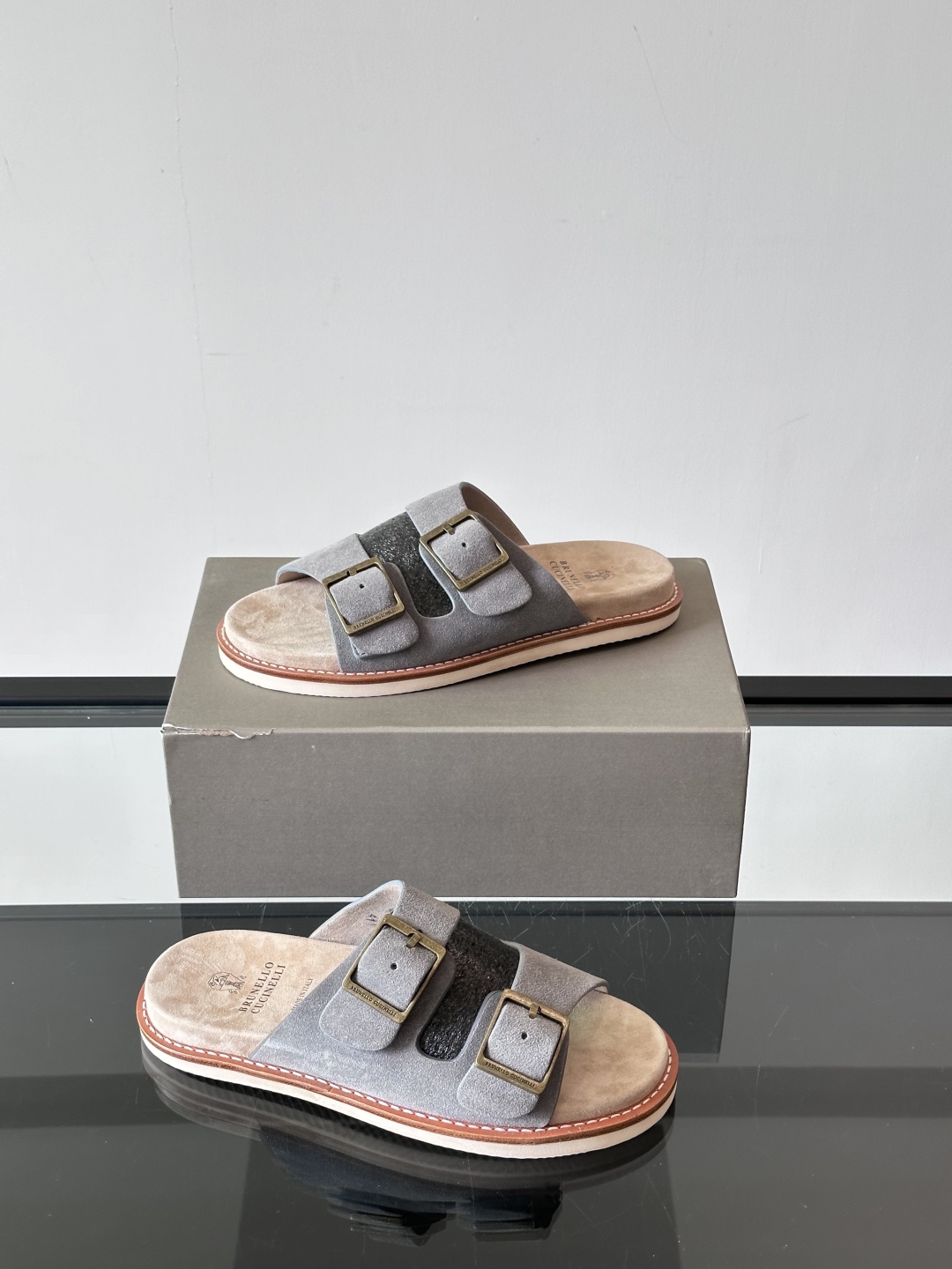 Brunello Cucinelli BC新款男士牛皮凉鞋拖鞋，高端精品，气质优雅并存，采用进口反绒牛皮