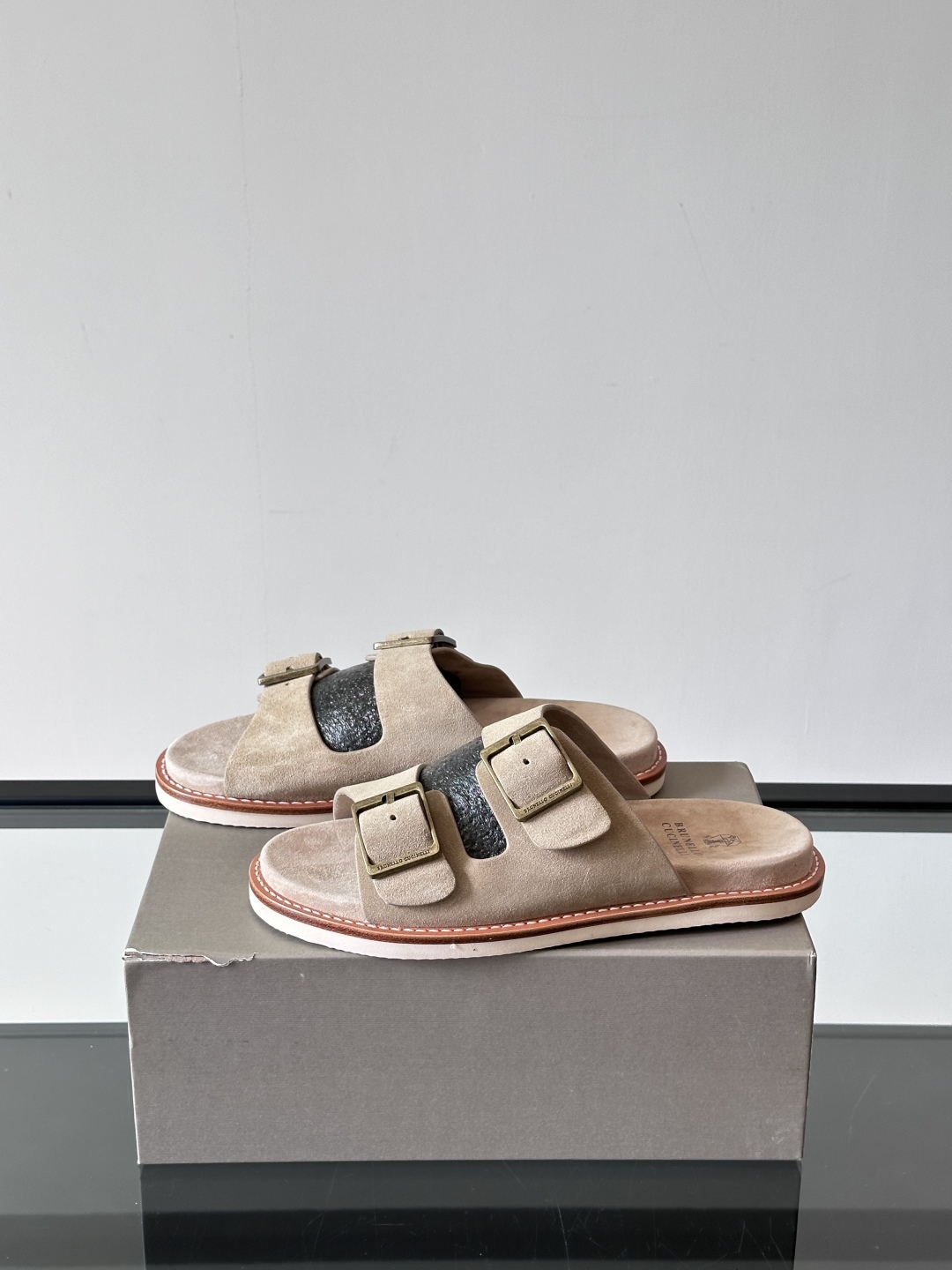 Brunello Cucinelli BC新款男士牛皮凉鞋拖鞋，高端精品，气质优雅并存，采用进口反绒牛皮