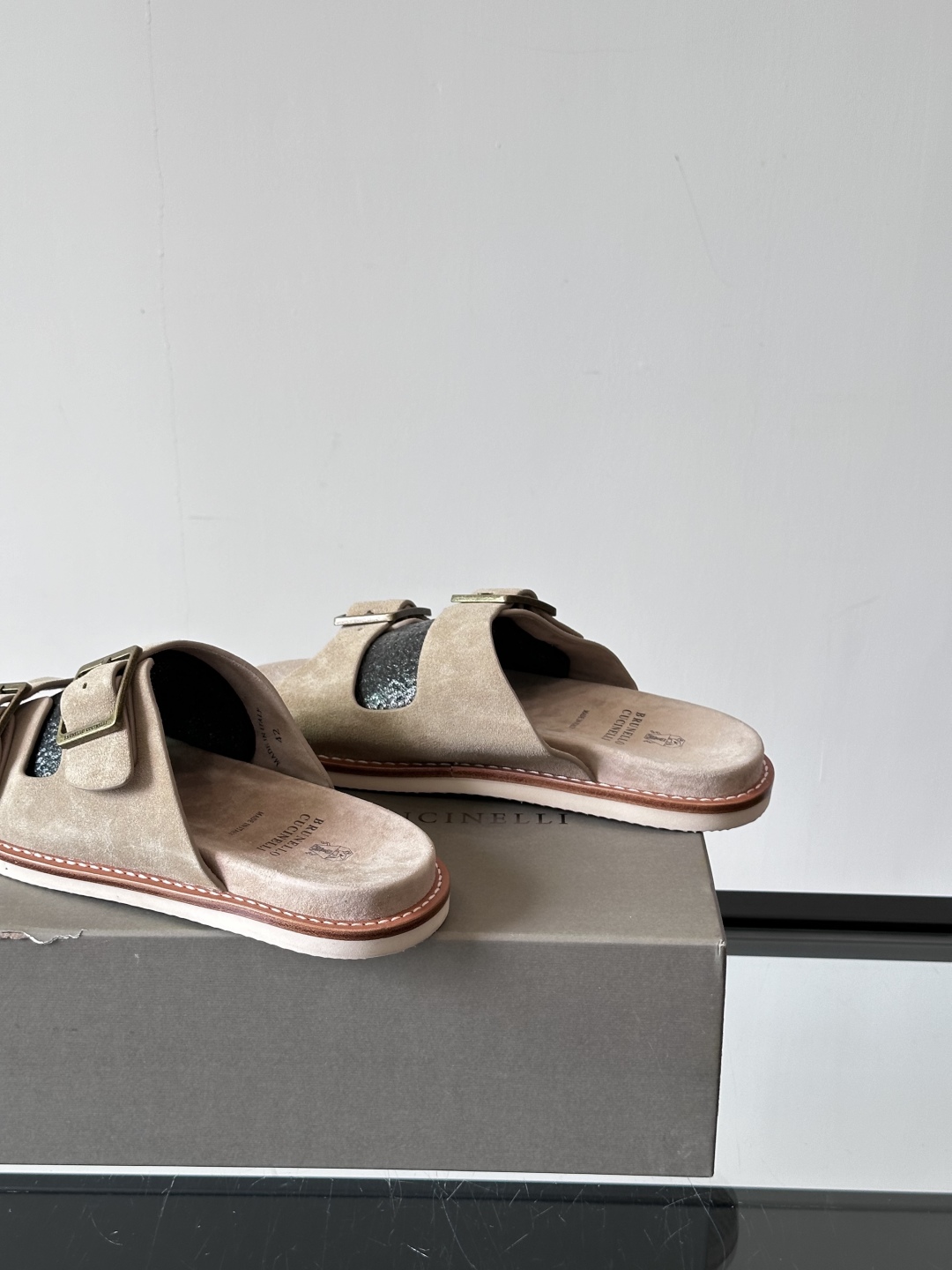 Brunello Cucinelli BC新款男士牛皮凉鞋拖鞋，高端精品，气质优雅并存，采用进口反绒牛皮