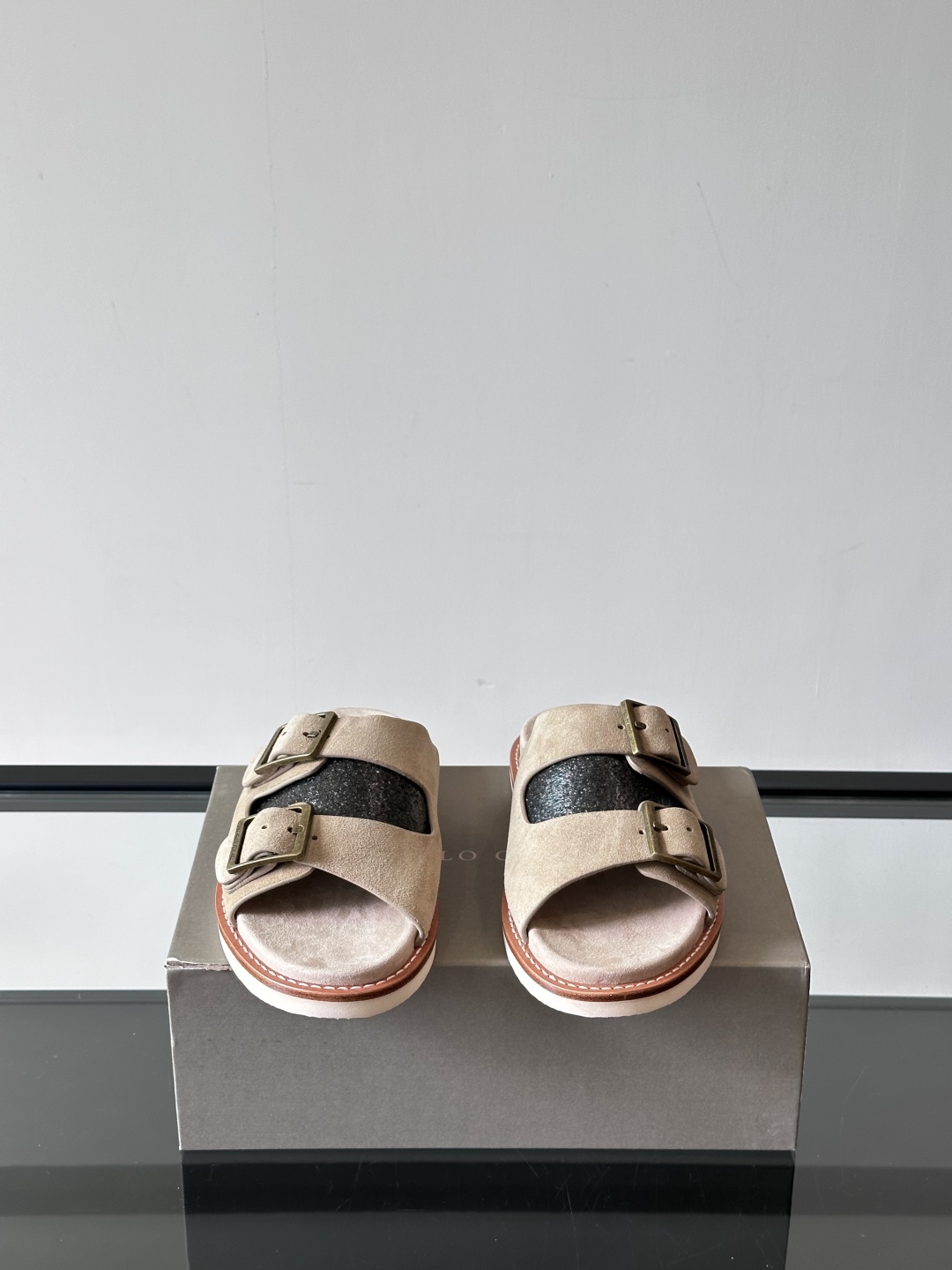 Brunello Cucinelli BC新款男士牛皮凉鞋拖鞋，高端精品，气质优雅并存，采用进口反绒牛皮