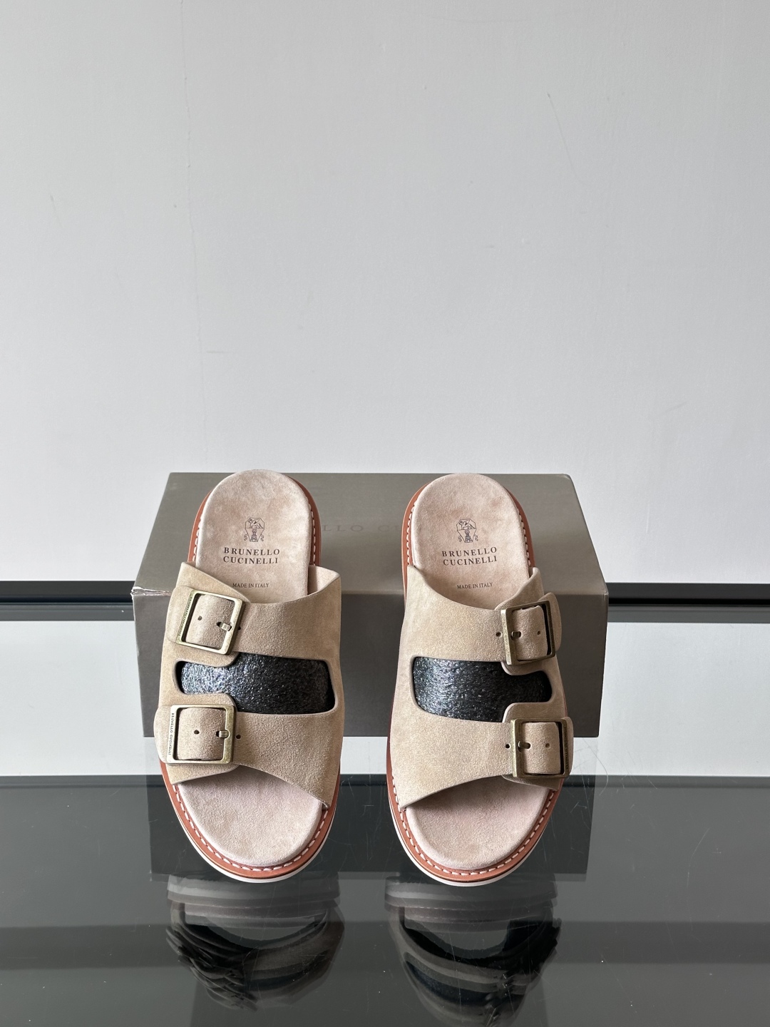 Brunello Cucinelli BC新款男士牛皮凉鞋拖鞋，高端精品，气质优雅并存，采用进口反绒牛皮
