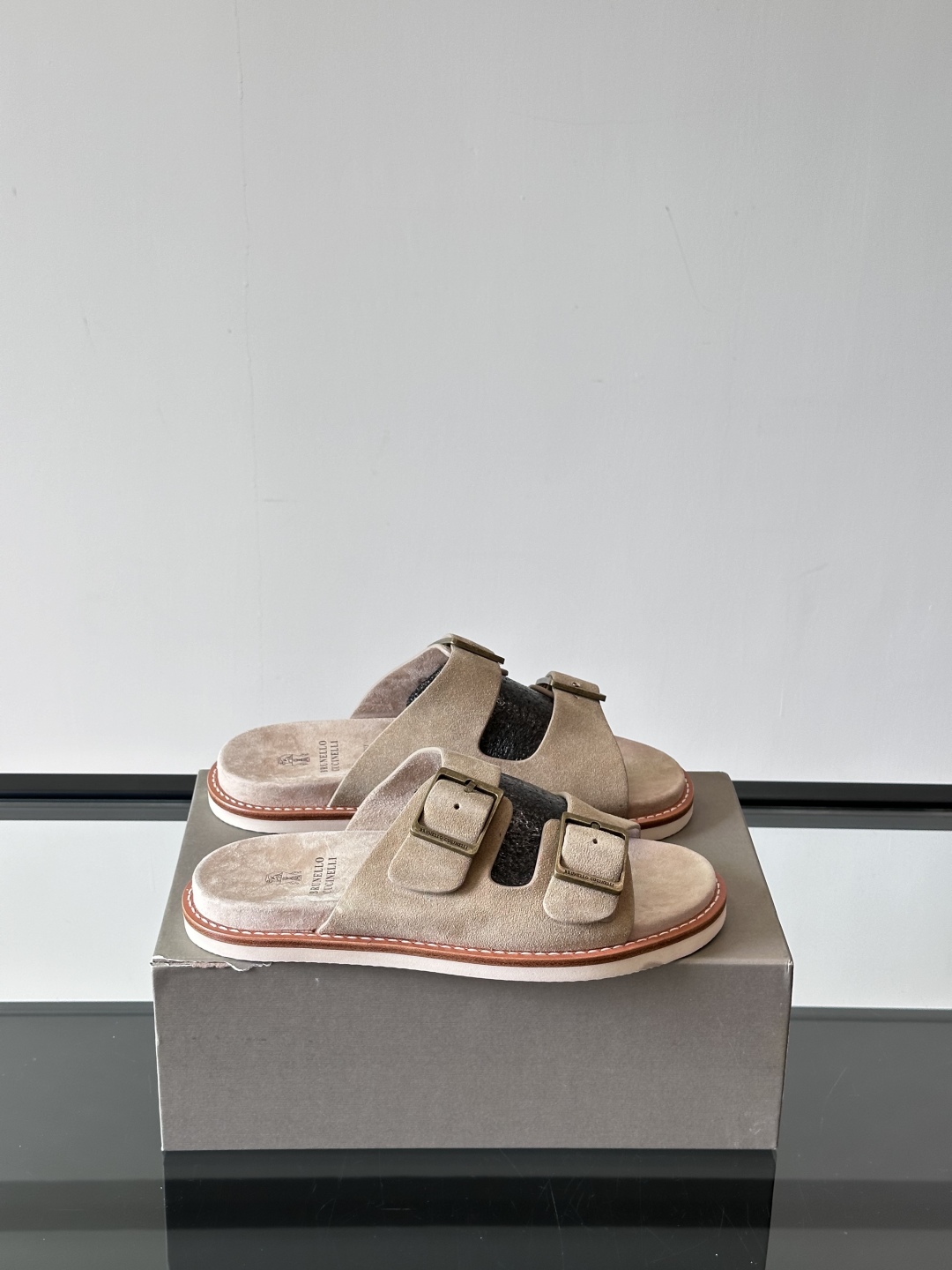 Brunello Cucinelli BC新款男士牛皮凉鞋拖鞋，高端精品，气质优雅并存，采用进口反绒牛皮
