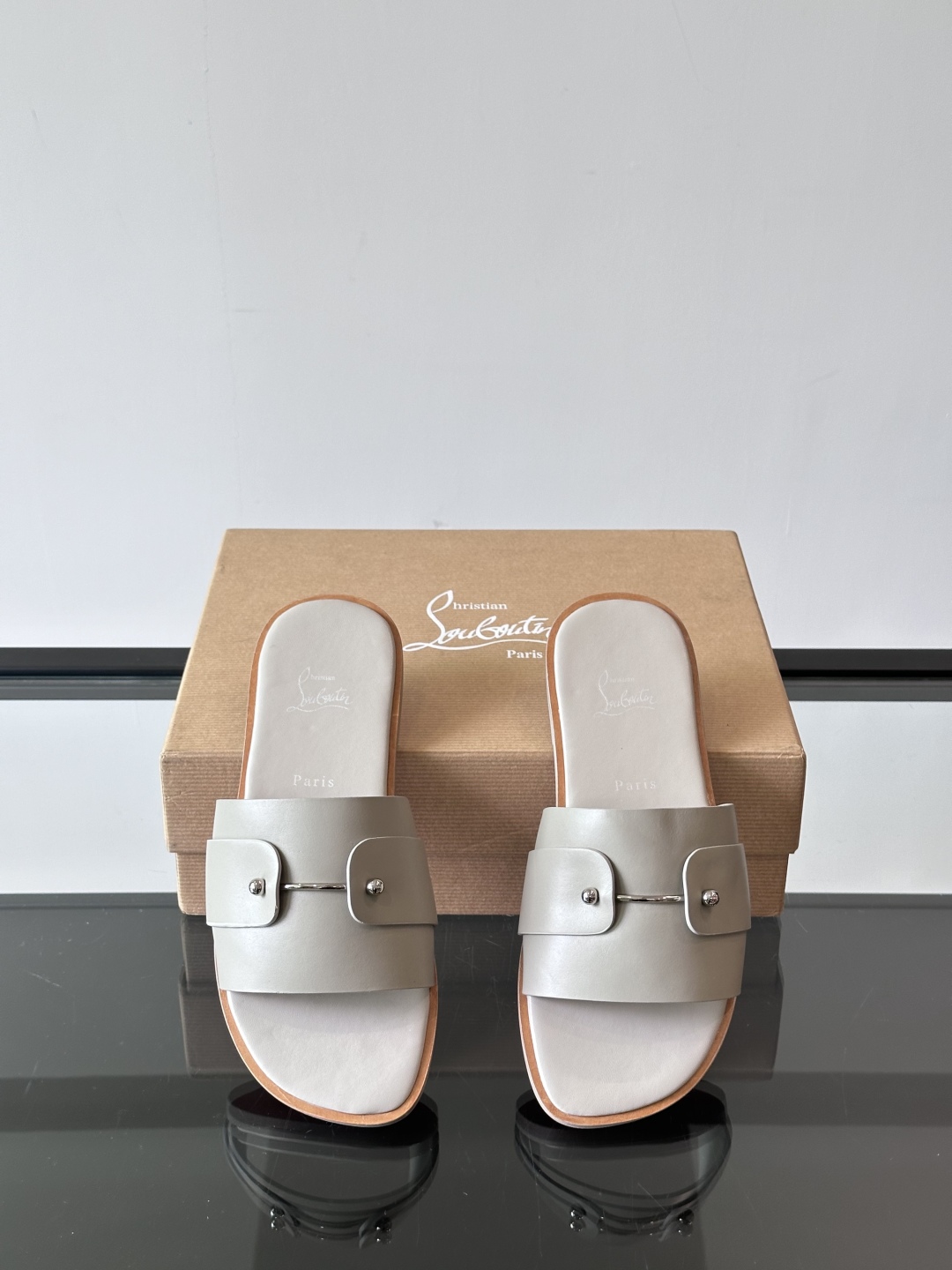 Christia*.Loubouti*高端男士拖鞋凉鞋。原版真牛皮大红底，意大利进口牛皮大底，头层牛皮，