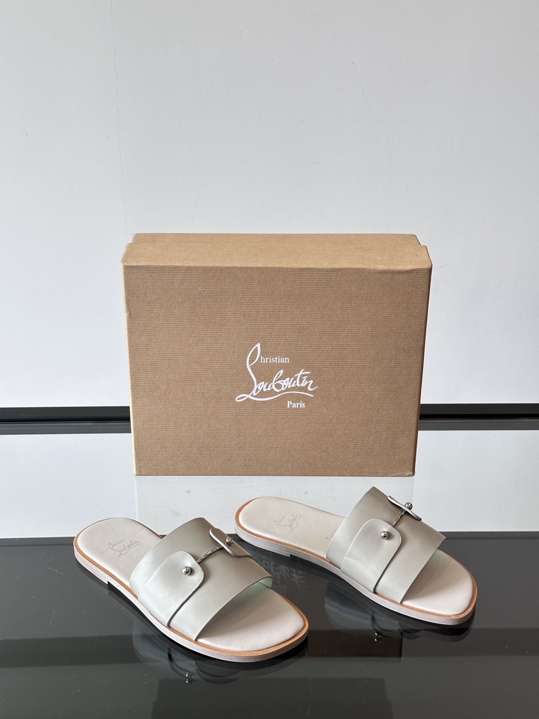 Christia*.Loubouti*高端男士拖鞋凉鞋。原版真牛皮大红底，意大利进口牛皮大底，头层牛皮，
