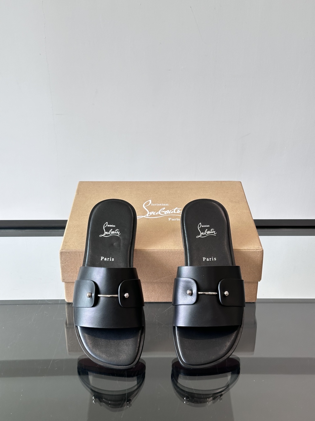 Christia*.Loubouti*高端男士拖鞋凉鞋。原版真牛皮大红底，意大利进口牛皮大底，头层牛皮，