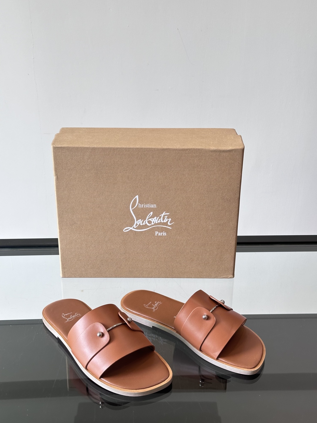 Christia*.Loubouti*高端男士拖鞋凉鞋。原版真牛皮大红底，意大利进口牛皮大底，头层牛皮，