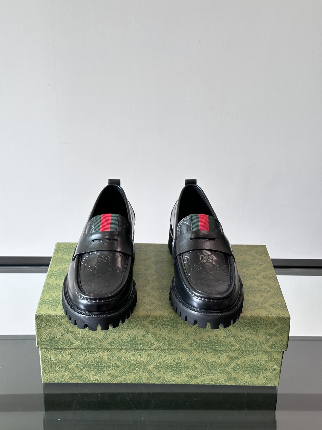 Gucci～高端真皮男士休闲皮鞋，鞋面选用进口头层牛皮材质。低调奢华气质十足，脚感舒适！发泡大底，头层牛