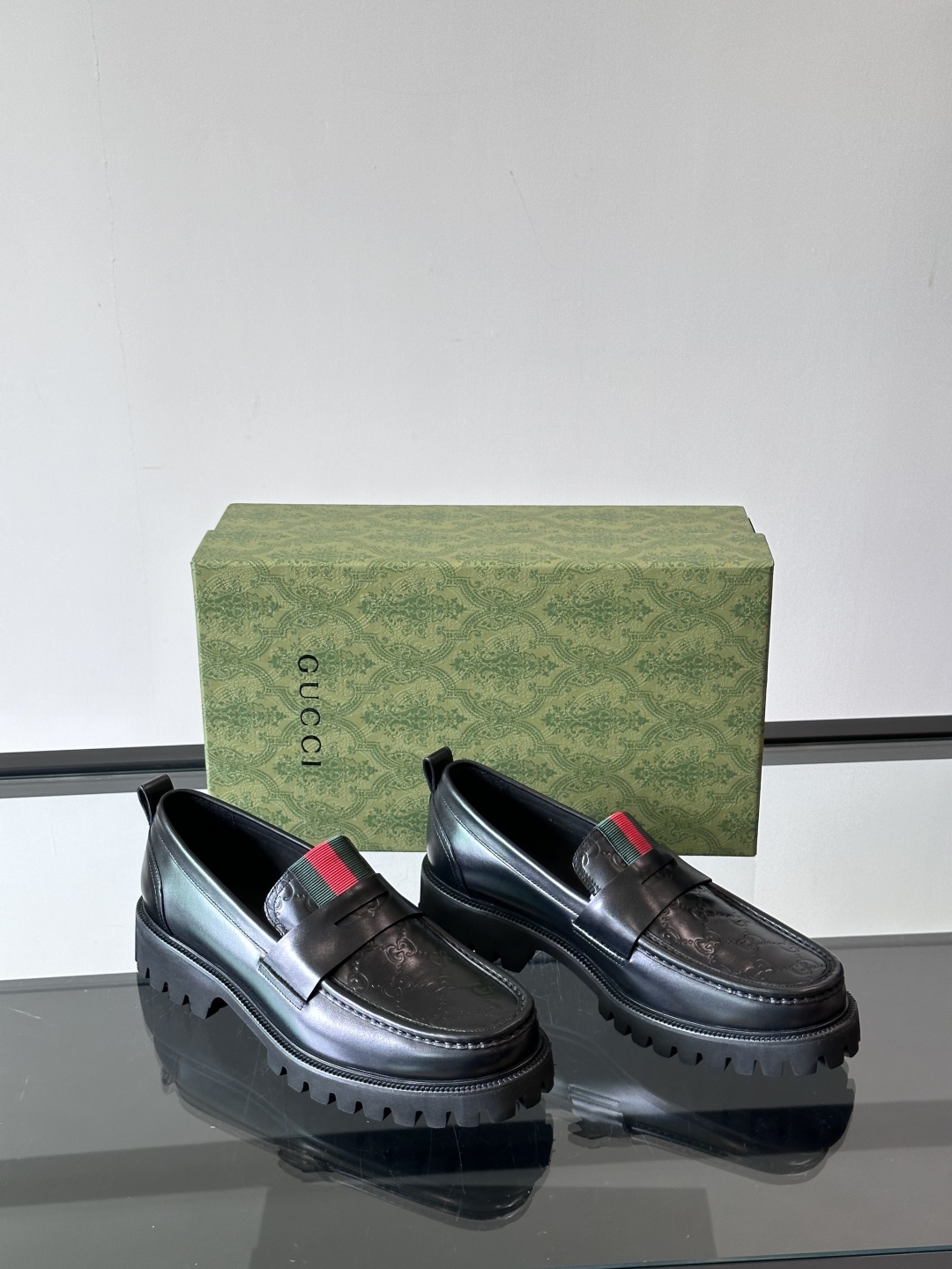 Gucci～高端真皮男士休闲皮鞋，鞋面选用进口头层牛皮材质。低调奢华气质十足，脚感舒适！发泡大底，头层牛