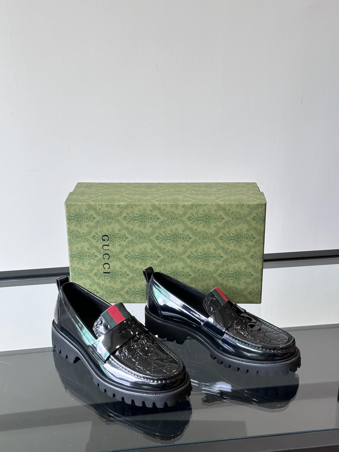 Gucci～高端真皮男士休闲皮鞋，鞋面选用进口头层牛皮材质。低调奢华气质十足，脚感舒适！发泡大底，头层牛
