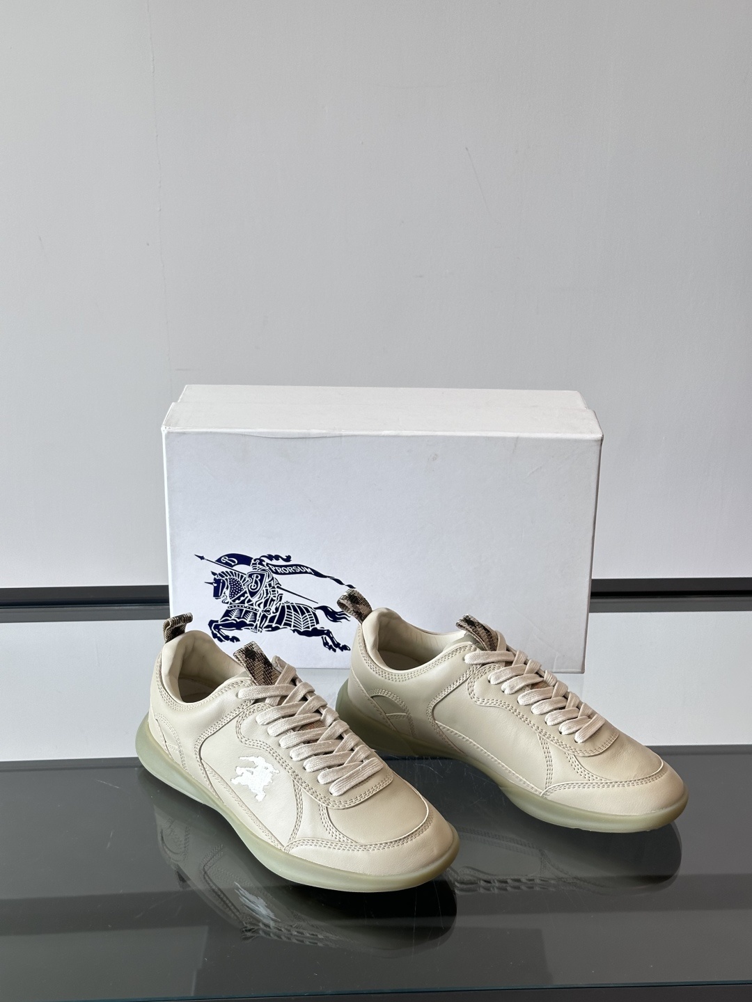 𝐁𝐔𝐑𝐁𝐄𝐑𝐑𝐘巴宝莉 终于来了|酷·飒 格纹terrace运动鞋 ,巴宝莉(Burberry)经典原素