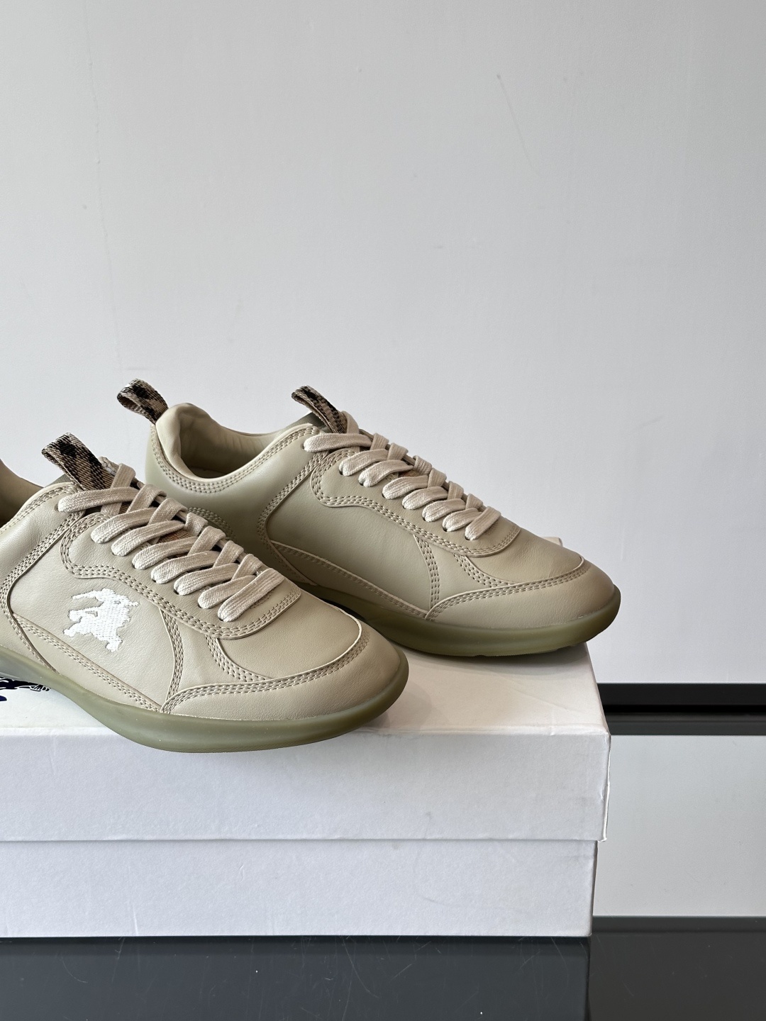 𝐁𝐔𝐑𝐁𝐄𝐑𝐑𝐘巴宝莉 终于来了|酷·飒 格纹terrace运动鞋 ,巴宝莉(Burberry)经典原素