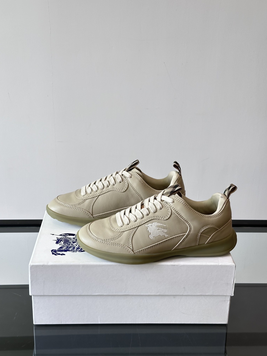 𝐁𝐔𝐑𝐁𝐄𝐑𝐑𝐘巴宝莉 终于来了|酷·飒 格纹terrace运动鞋 ,巴宝莉(Burberry)经典原素