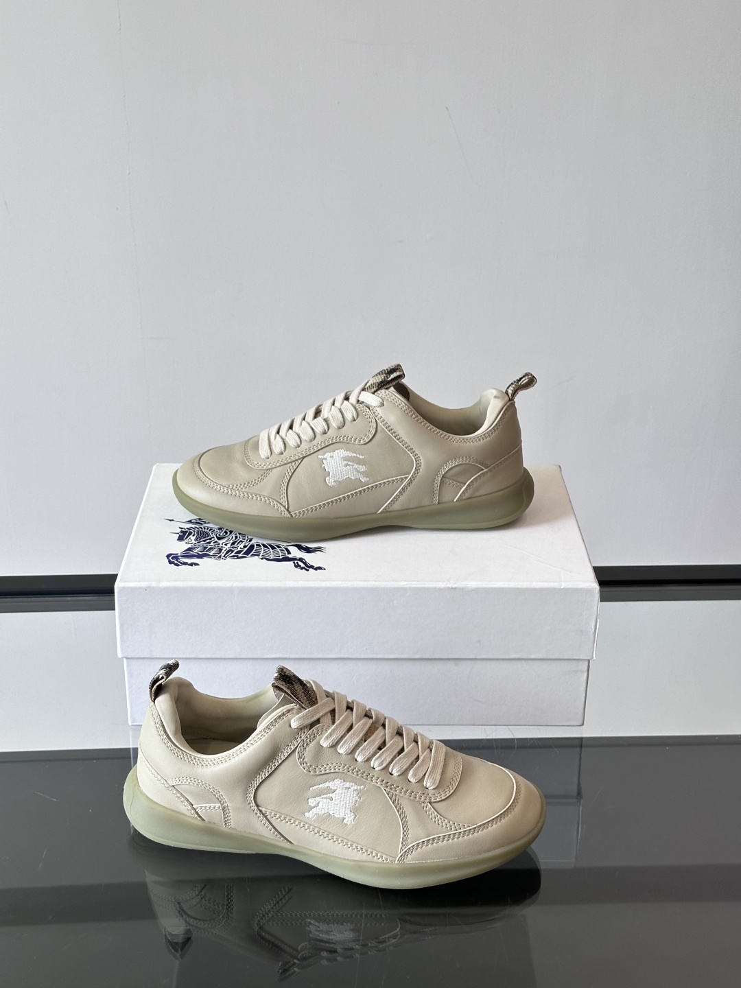 𝐁𝐔𝐑𝐁𝐄𝐑𝐑𝐘巴宝莉 终于来了|酷·飒 格纹terrace运动鞋 ,巴宝莉(Burberry)经典原素