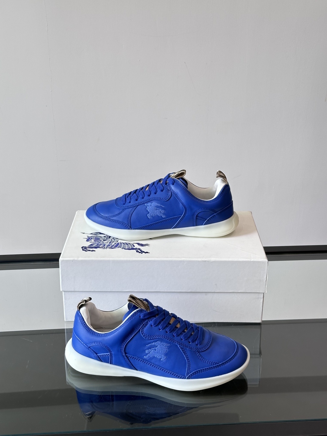 𝐁𝐔𝐑𝐁𝐄𝐑𝐑𝐘巴宝莉 终于来了|酷·飒 格纹terrace运动鞋 ,巴宝莉(Burberry)经典原素