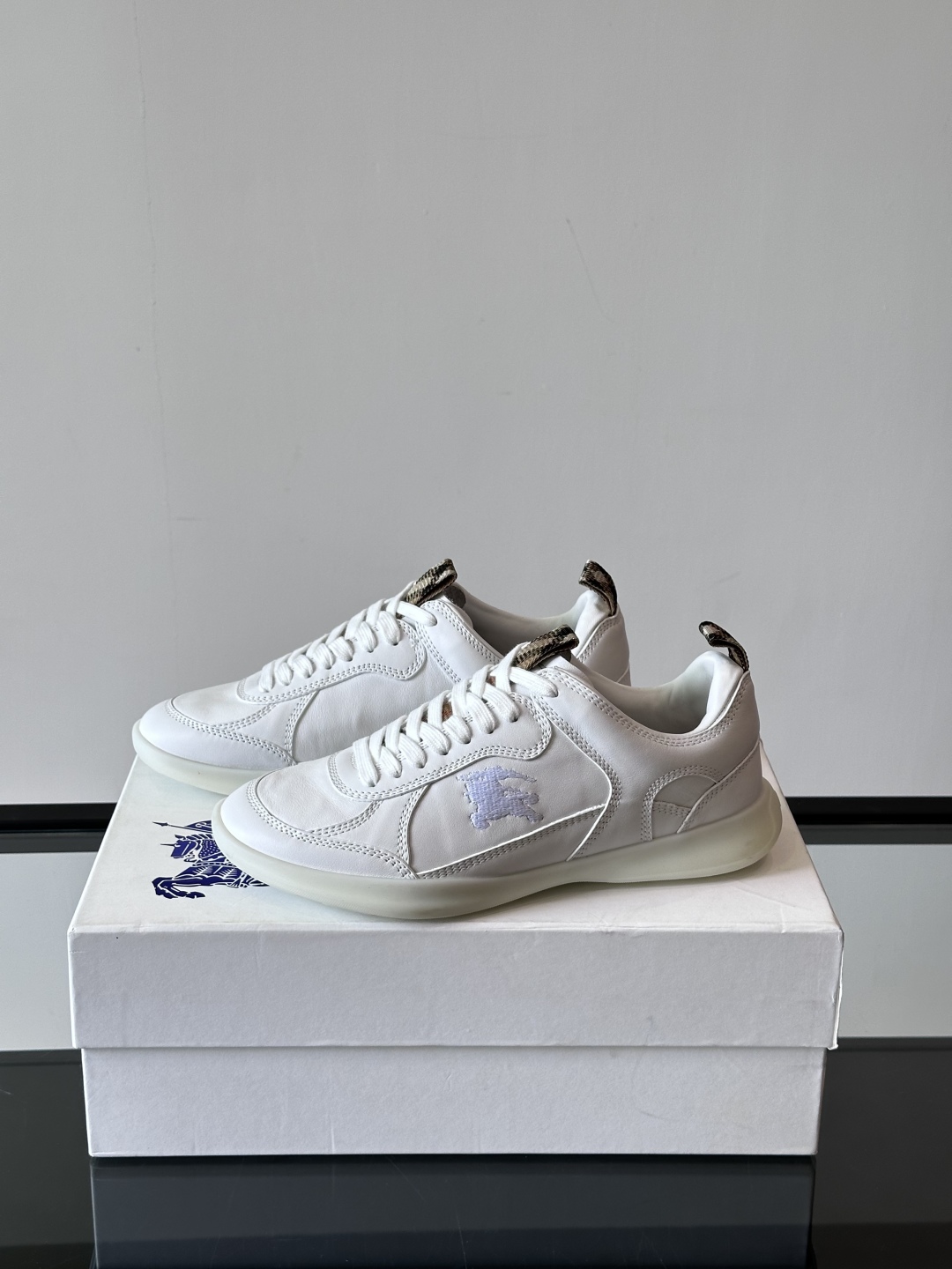 𝐁𝐔𝐑𝐁𝐄𝐑𝐑𝐘巴宝莉 终于来了|酷·飒 格纹terrace运动鞋 ，巴宝莉（Burberry）经典原素