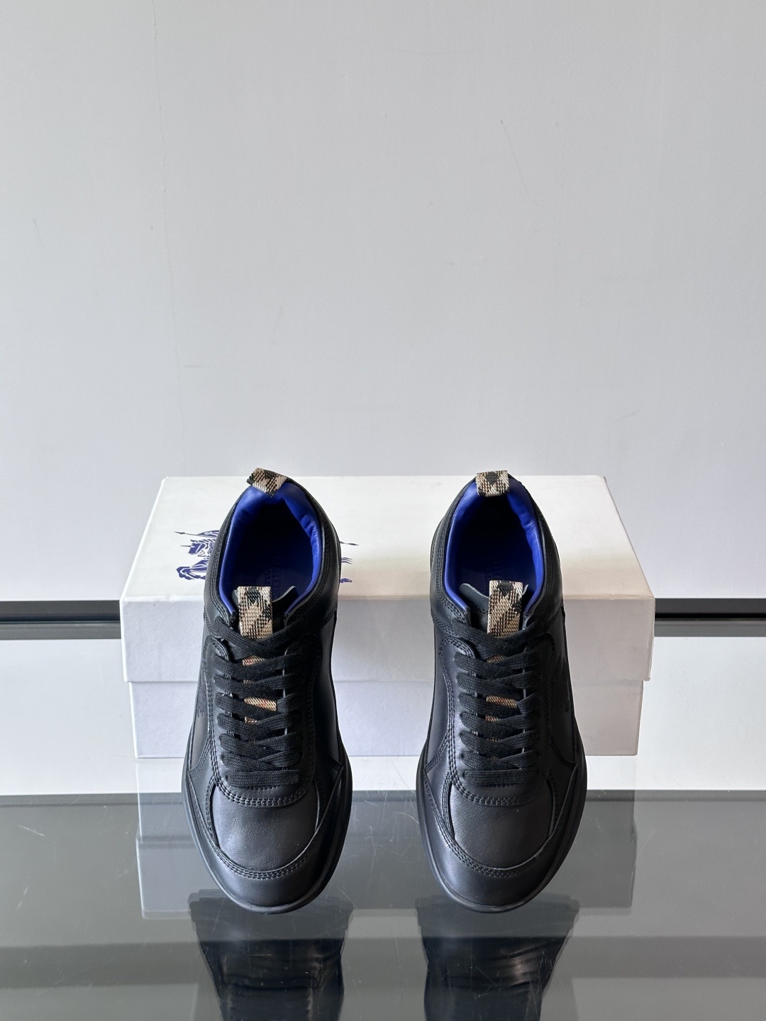 𝐁𝐔𝐑𝐁𝐄𝐑𝐑𝐘巴宝莉 终于来了|酷·飒 格纹terrace运动鞋 ,巴宝莉(Burberry)经典原素