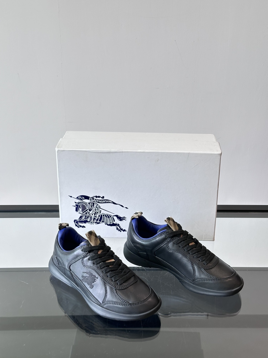 𝐁𝐔𝐑𝐁𝐄𝐑𝐑𝐘巴宝莉 终于来了|酷·飒 格纹terrace运动鞋 ,巴宝莉(Burberry)经典原素