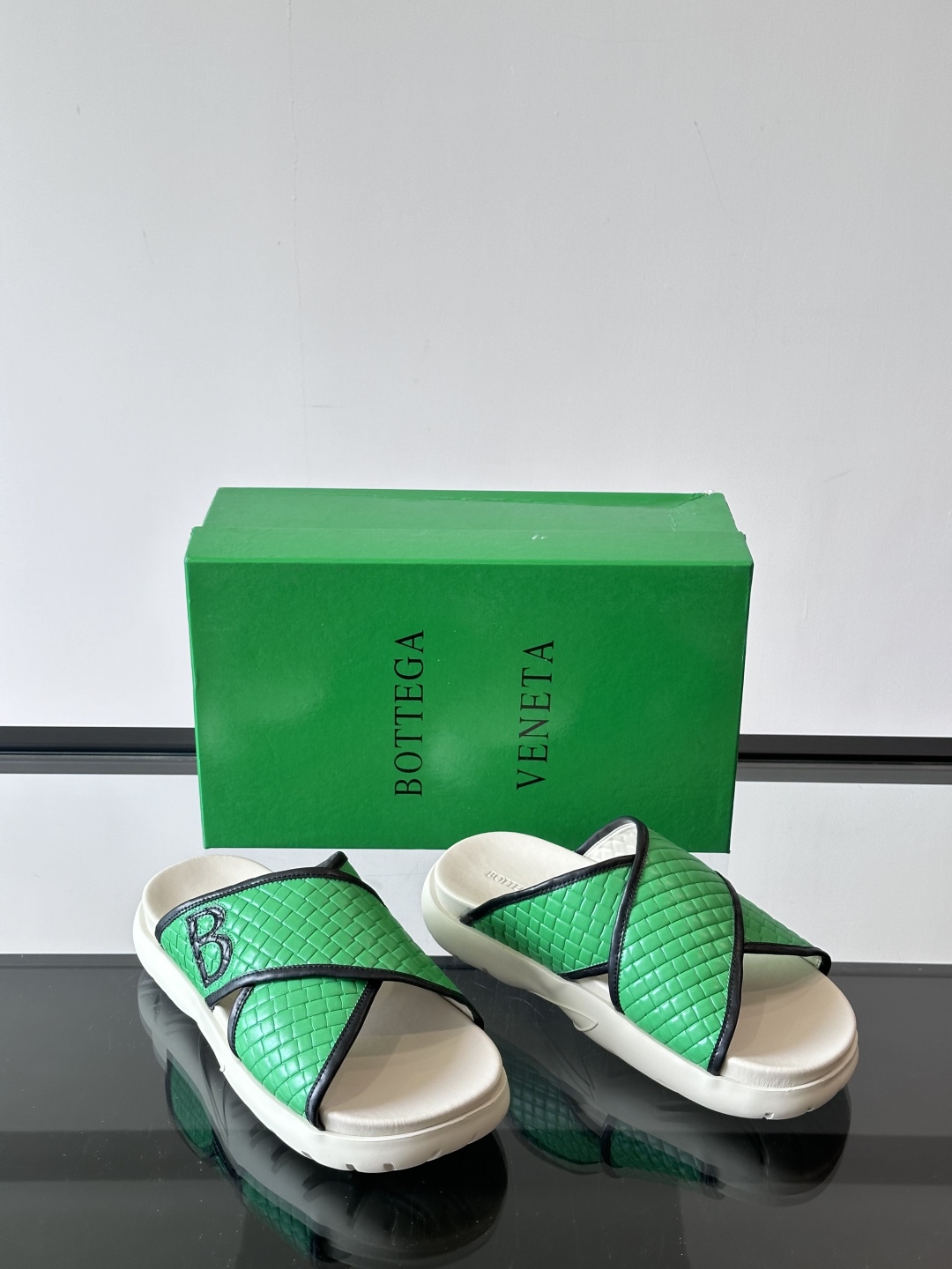 ◾️▫️BV高端编织男士拖鞋，高品质经典单品，用料上乘考究，版型宽松舒适，推荐入手，鞋面选用进口头层，发
