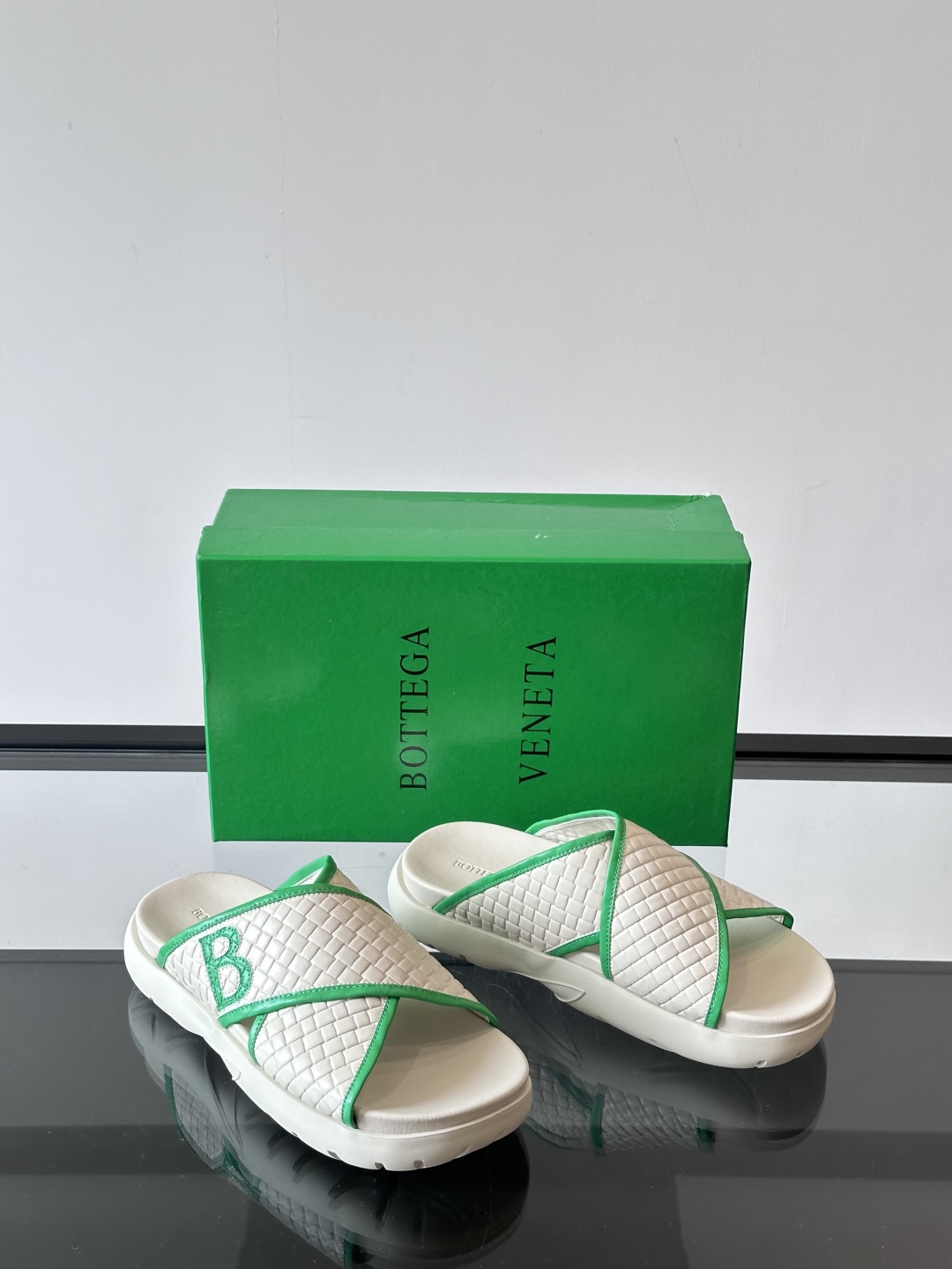 ◾️▫️BV高端编织男士拖鞋，高品质经典单品，用料上乘考究，版型宽松舒适，推荐入手，鞋面选用进口头层，发