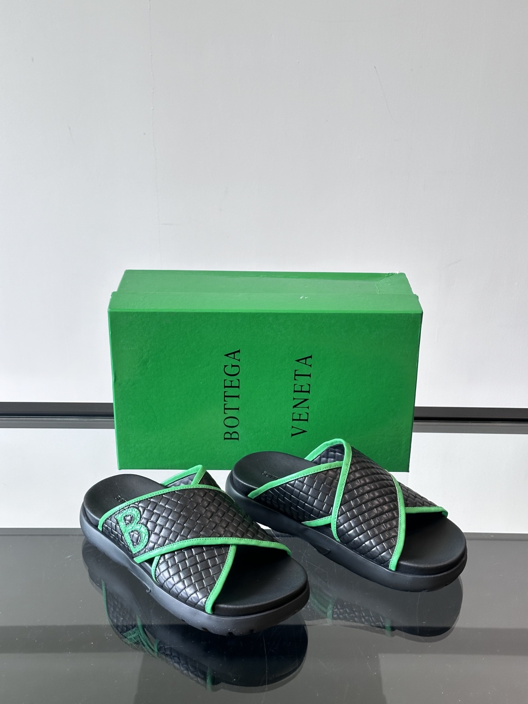 ◾️▫️BV高端编织男士拖鞋，高品质经典单品，用料上乘考究，版型宽松舒适，推荐入手，鞋面选用进口头层，发