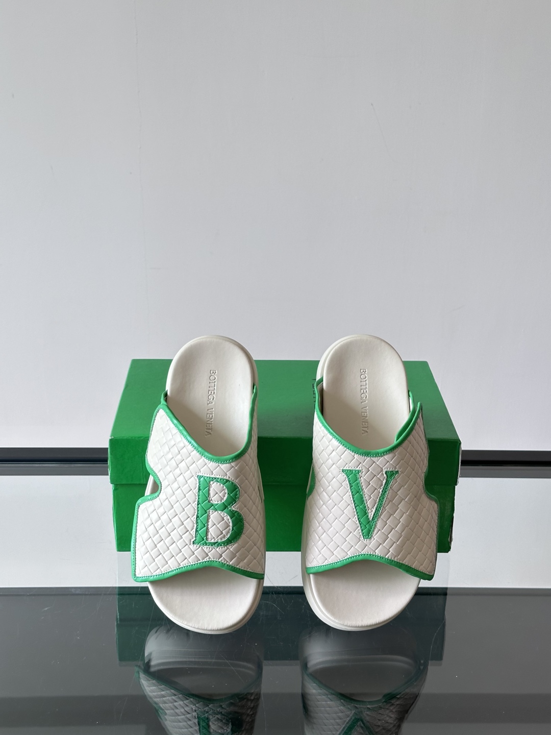 ◾️▫️BV高端编织男士拖鞋，高品质经典单品，用料上乘考究，版型宽松舒适，推荐入手，鞋面选用进口头层，发