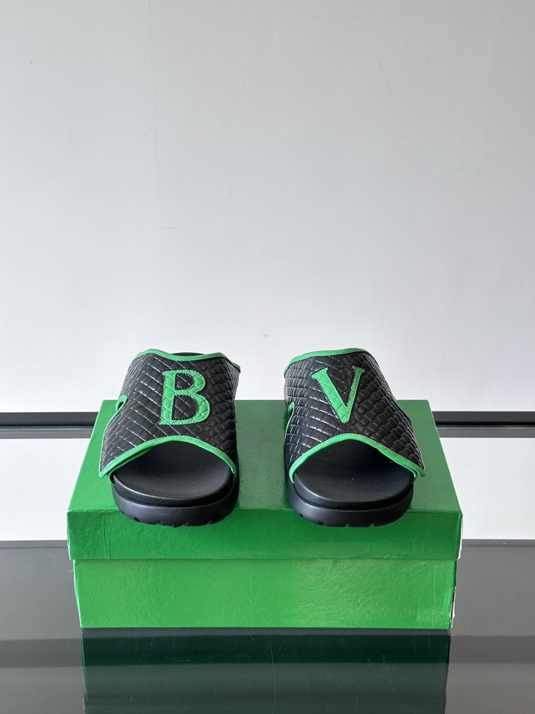 ◾️▫️BV高端编织男士拖鞋，高品质经典单品，用料上乘考究，版型宽松舒适，推荐入手，鞋面选用进口头层，发