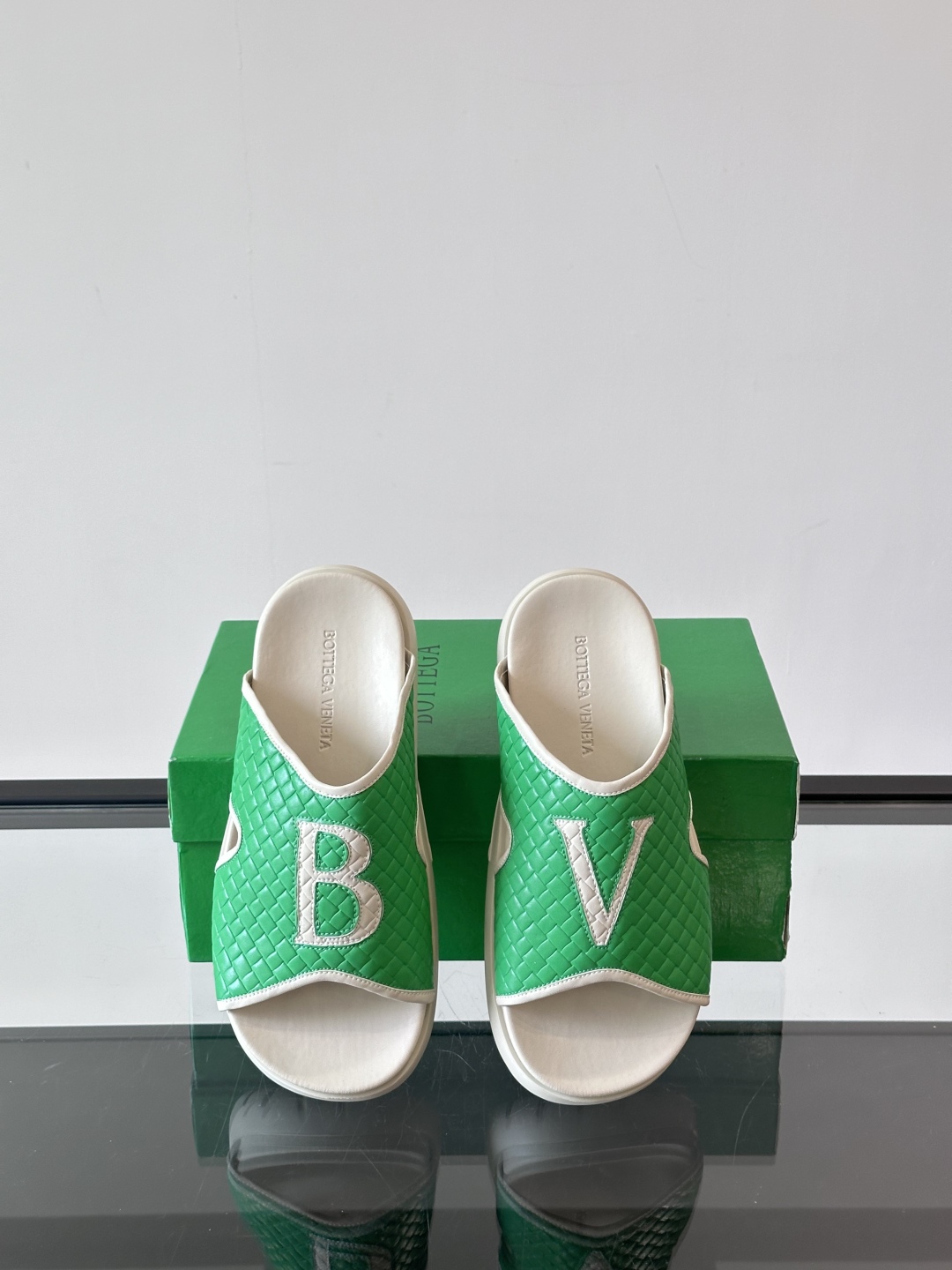 ◾️▫️BV高端编织男士拖鞋，高品质经典单品，用料上乘考究，版型宽松舒适，推荐入手，鞋面选用进口头层，发