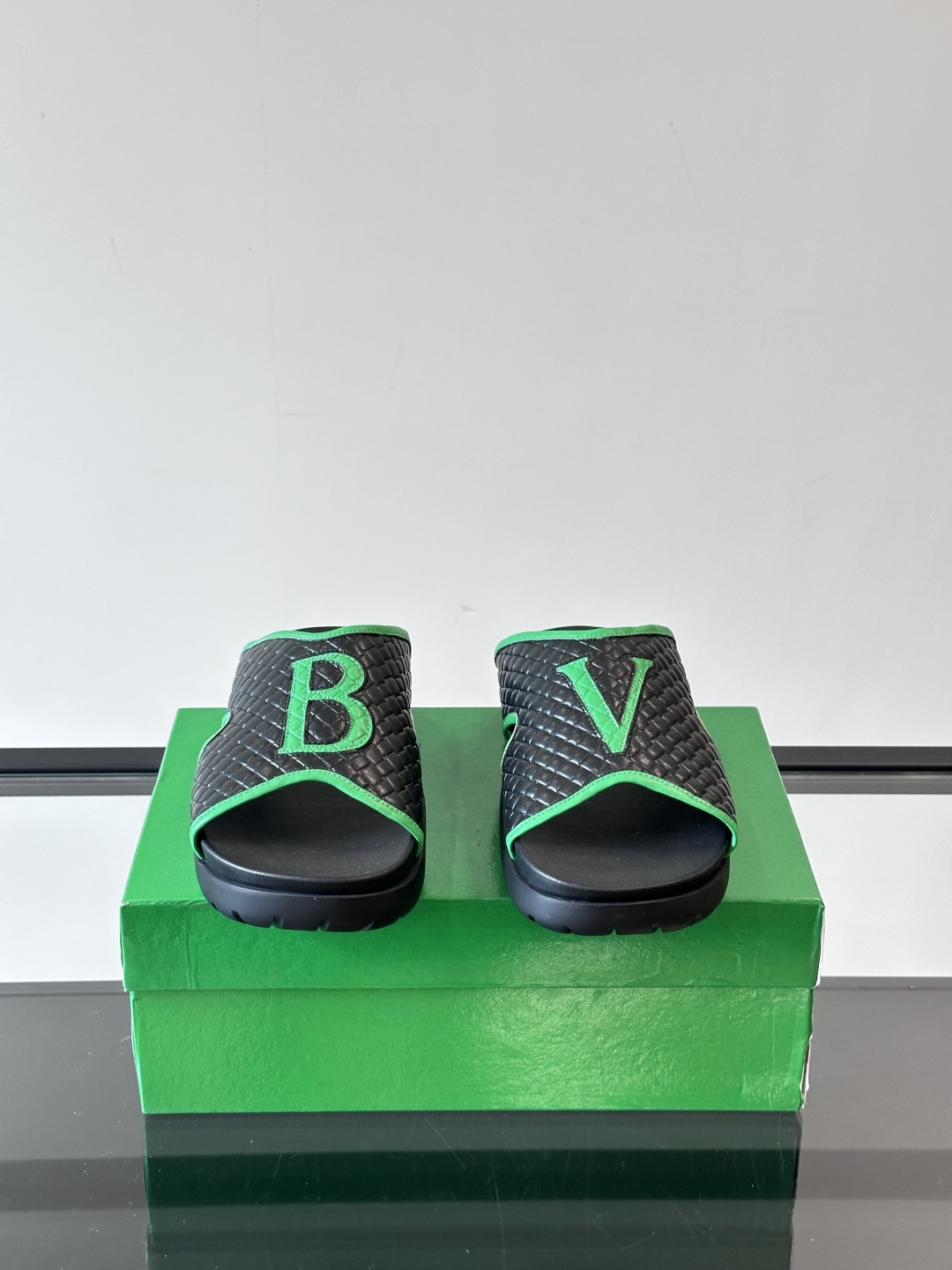 ◾️▫️BV高端编织男士拖鞋，高品质经典单品，用料上乘考究，版型宽松舒适，推荐入手，鞋面选用进口头层，发