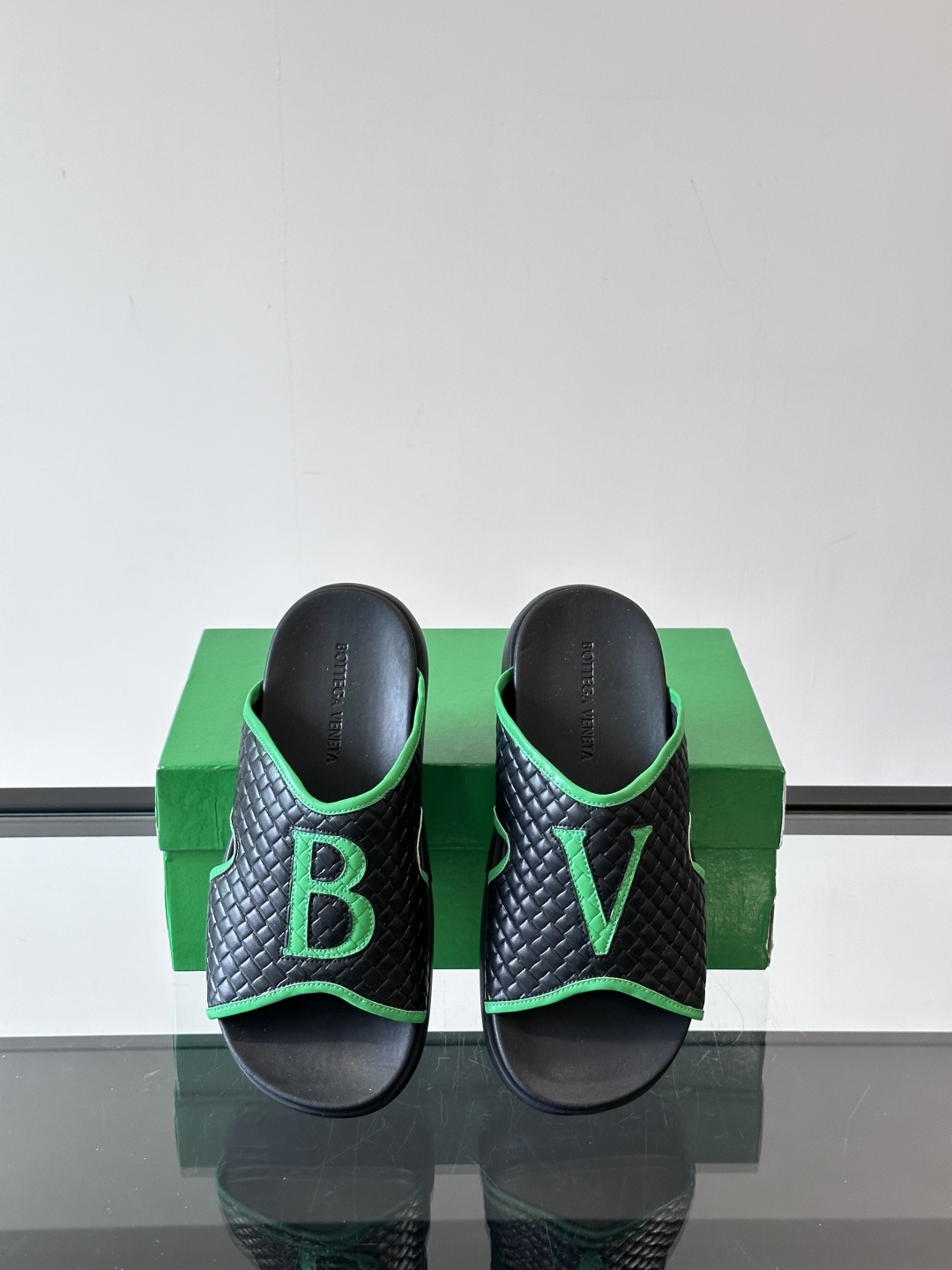 ◾️▫️BV高端编织男士拖鞋，高品质经典单品，用料上乘考究，版型宽松舒适，推荐入手，鞋面选用进口头层，发