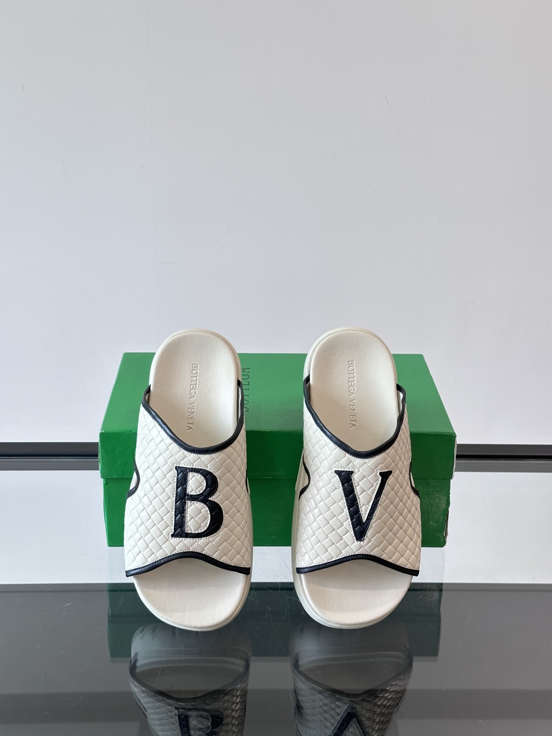 ◾️▫️BV高端编织男士拖鞋，高品质经典单品，用料上乘考究，版型宽松舒适，推荐入手，鞋面选用进口头层，发