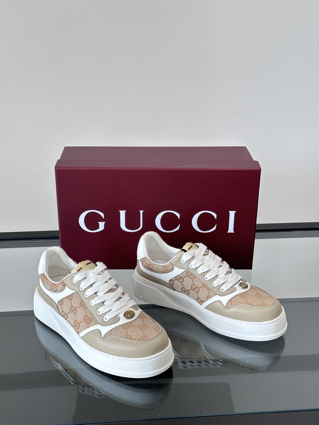 ◾️▫️Gucci男士厚底饼干鞋运动鞋，这款运动鞋采用厚底结构，巧妙运用外观设计、配色和材质三重元素，展