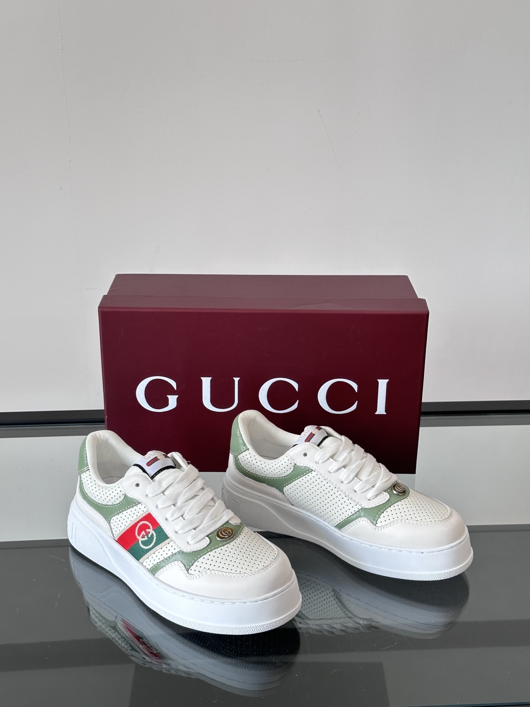 ◾️▫️Gucci男士厚底饼干鞋运动鞋，这款运动鞋采用厚底结构，巧妙运用外观设计、配色和材质三重元素，展