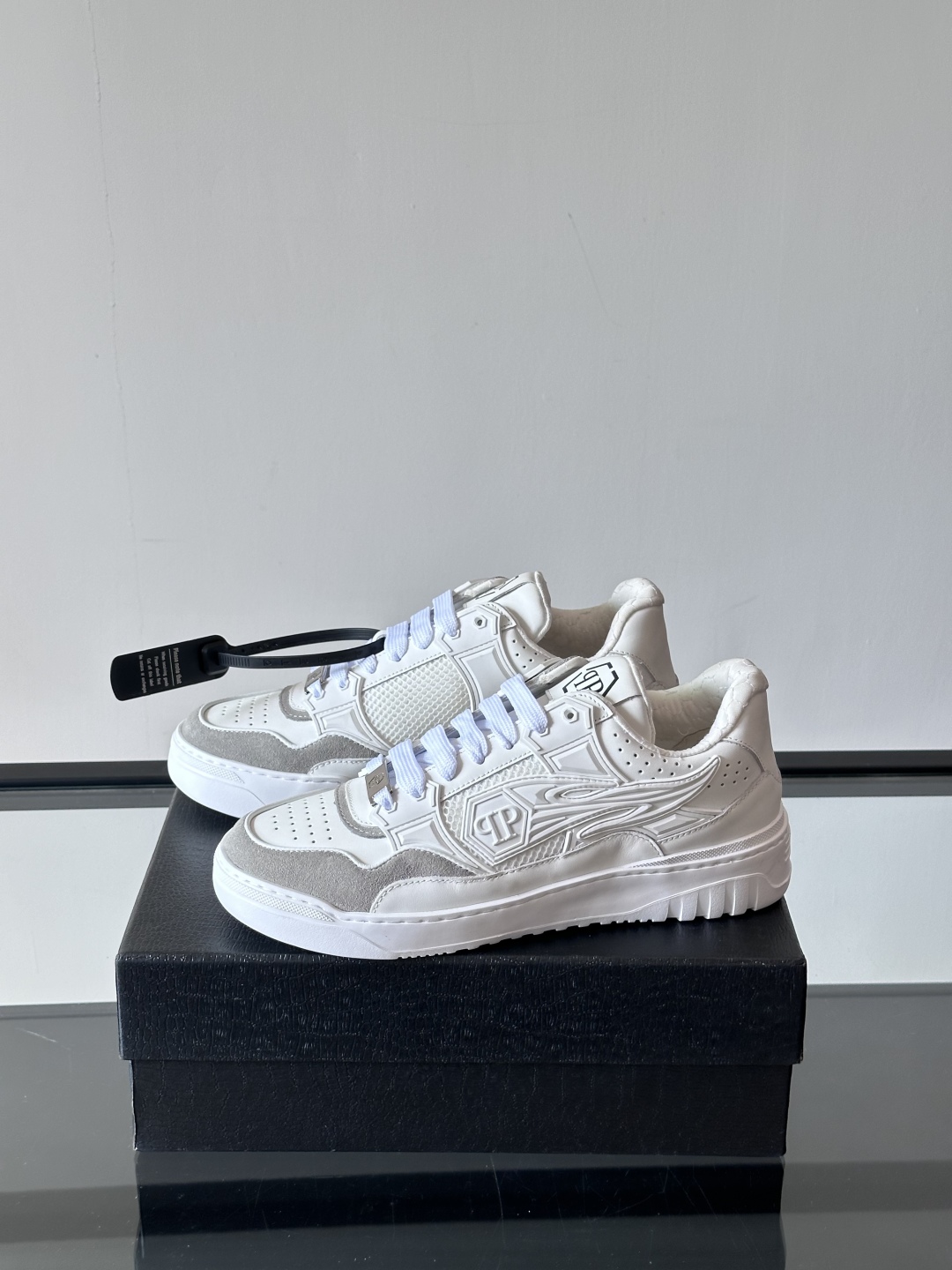 PHILIPP PLEIN-菲利普•普莱茵，德国潮牌男士低帮板鞋，牛皮亮面设计，鞋面皮牛皮打造，透气布内