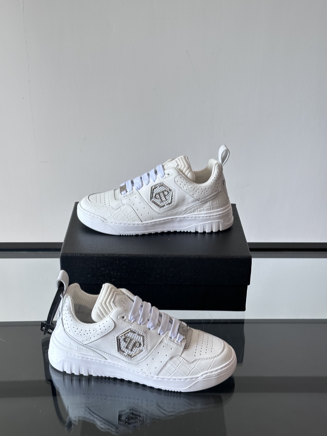 PHILIPP PLEIN-菲利普•普莱茵，德国潮牌男士低帮板鞋，牛皮鞋面设计，鞋面皮牛皮打造，透气布内