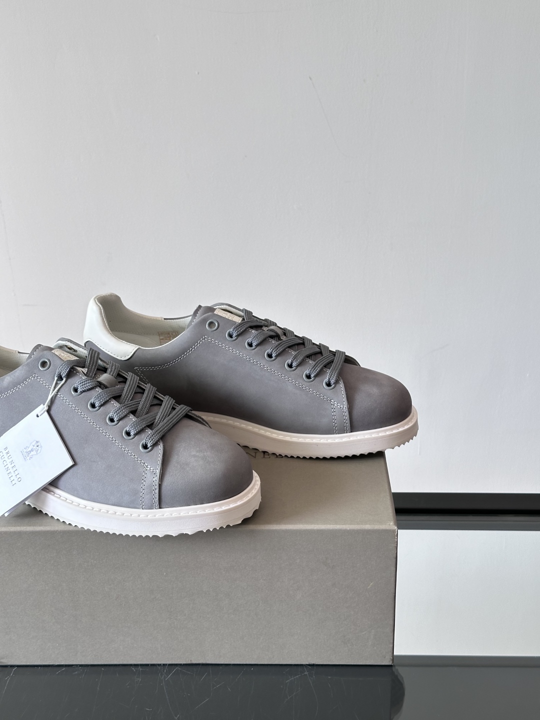 Brunello Cucinelli 老钱风意大利顶奢休闲男鞋，面料采用意大利进口牛皮，立体感和亲肤感十