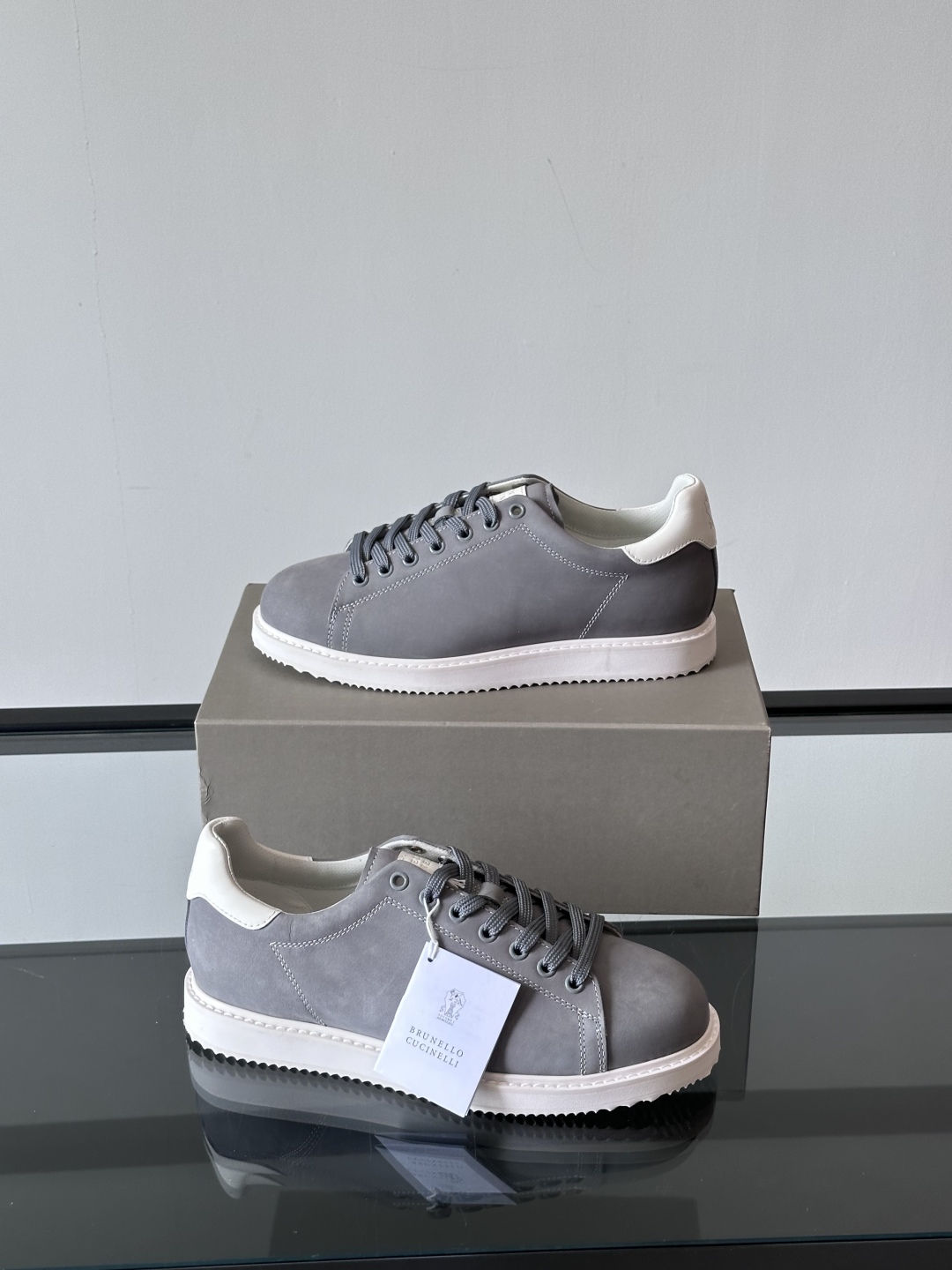 Brunello Cucinelli 老钱风意大利顶奢休闲男鞋，面料采用意大利进口牛皮，立体感和亲肤感十