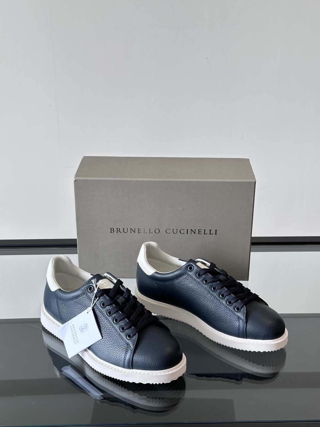 Brunello Cucinelli 老钱风意大利顶奢休闲男鞋，面料采用意大利进口牛皮，立体感和亲肤感十