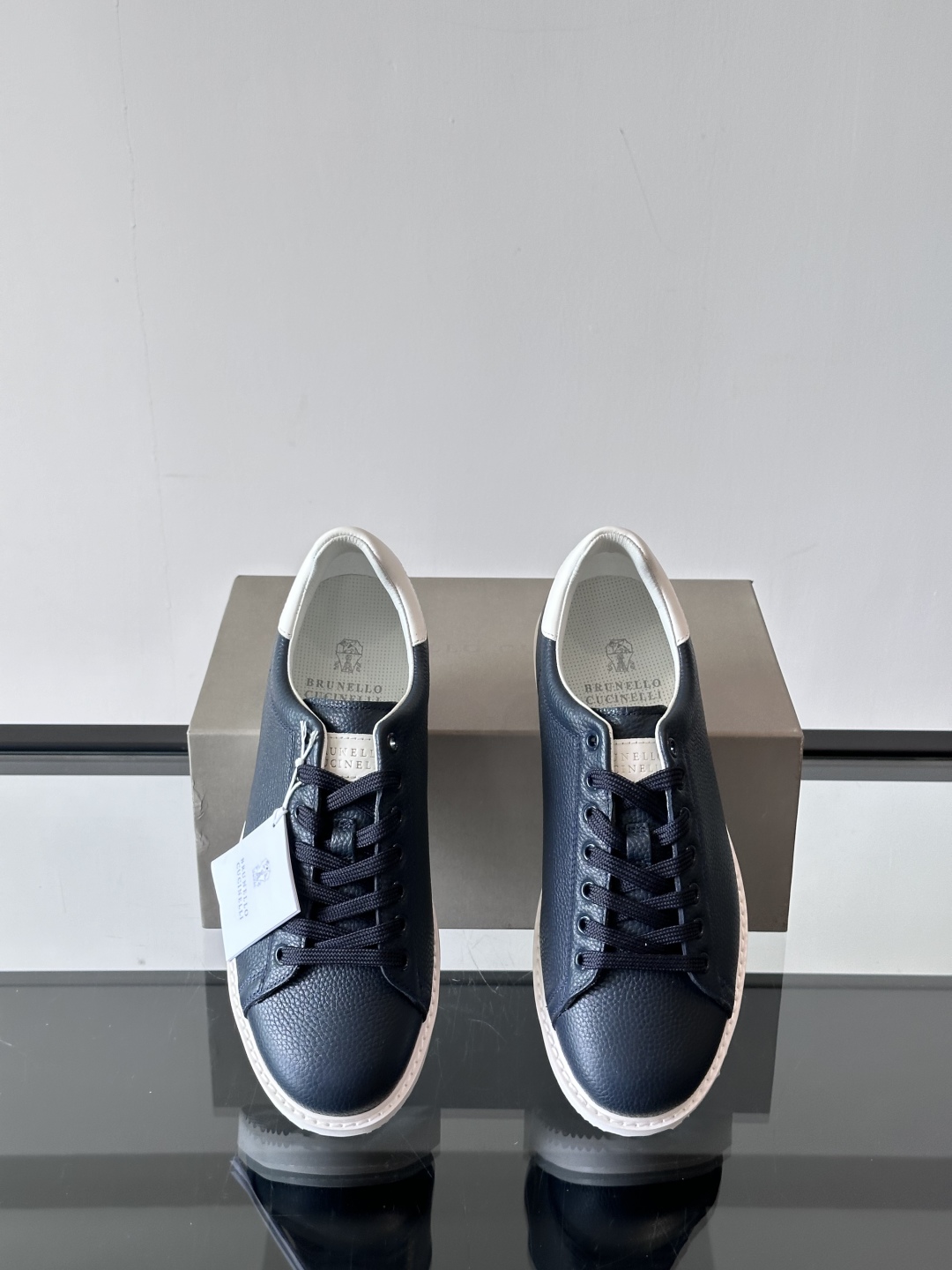 Brunello Cucinelli 老钱风意大利顶奢休闲男鞋，面料采用意大利进口牛皮，立体感和亲肤感十