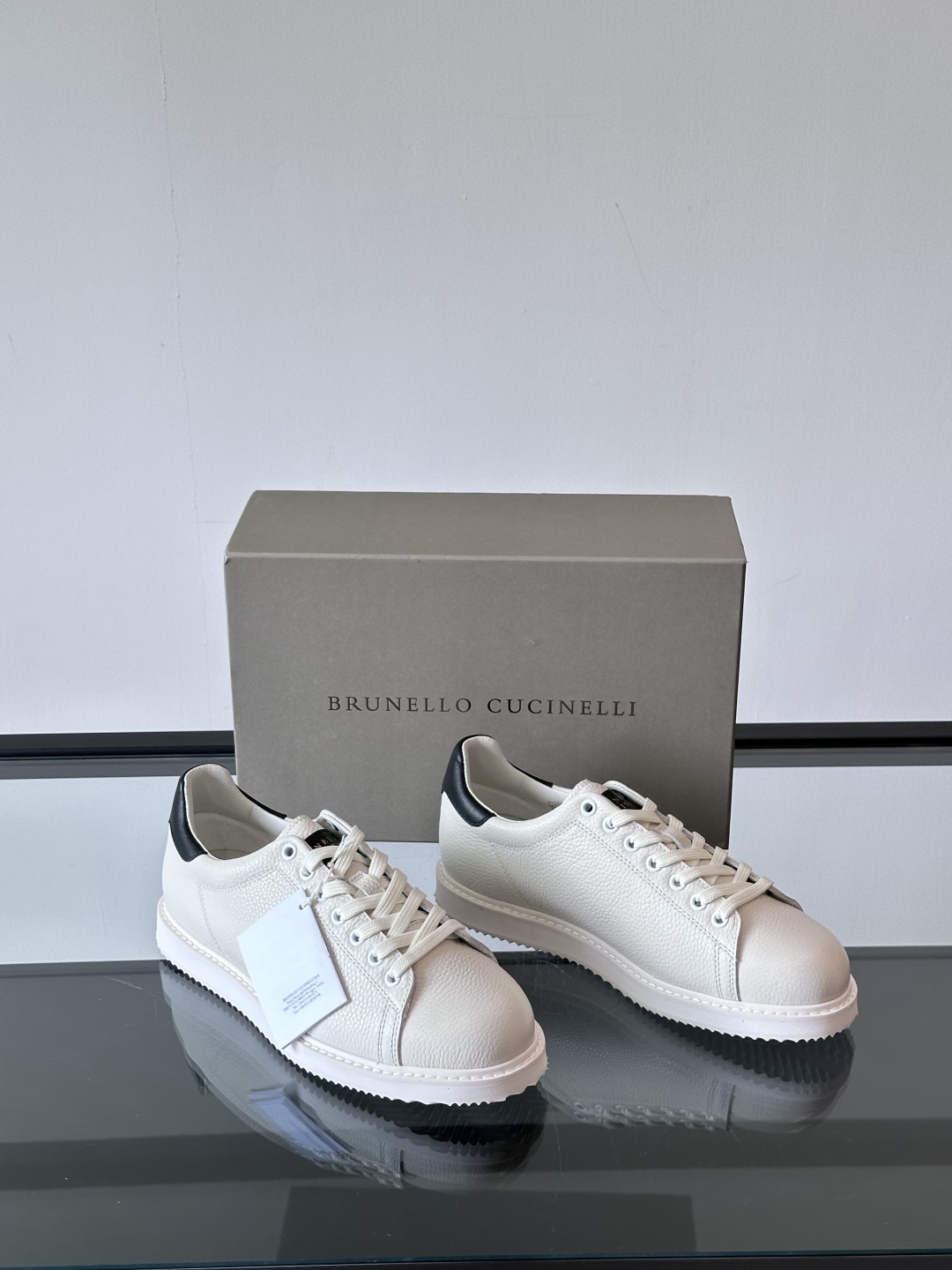 Brunello Cucinelli 老钱风意大利顶奢休闲男鞋，面料采用意大利进口牛皮，立体感和亲肤感十