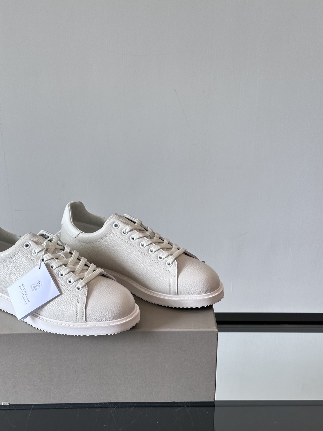 Brunello Cucinelli 老钱风意大利顶奢休闲男鞋，面料采用意大利进口牛皮，立体感和亲肤感十