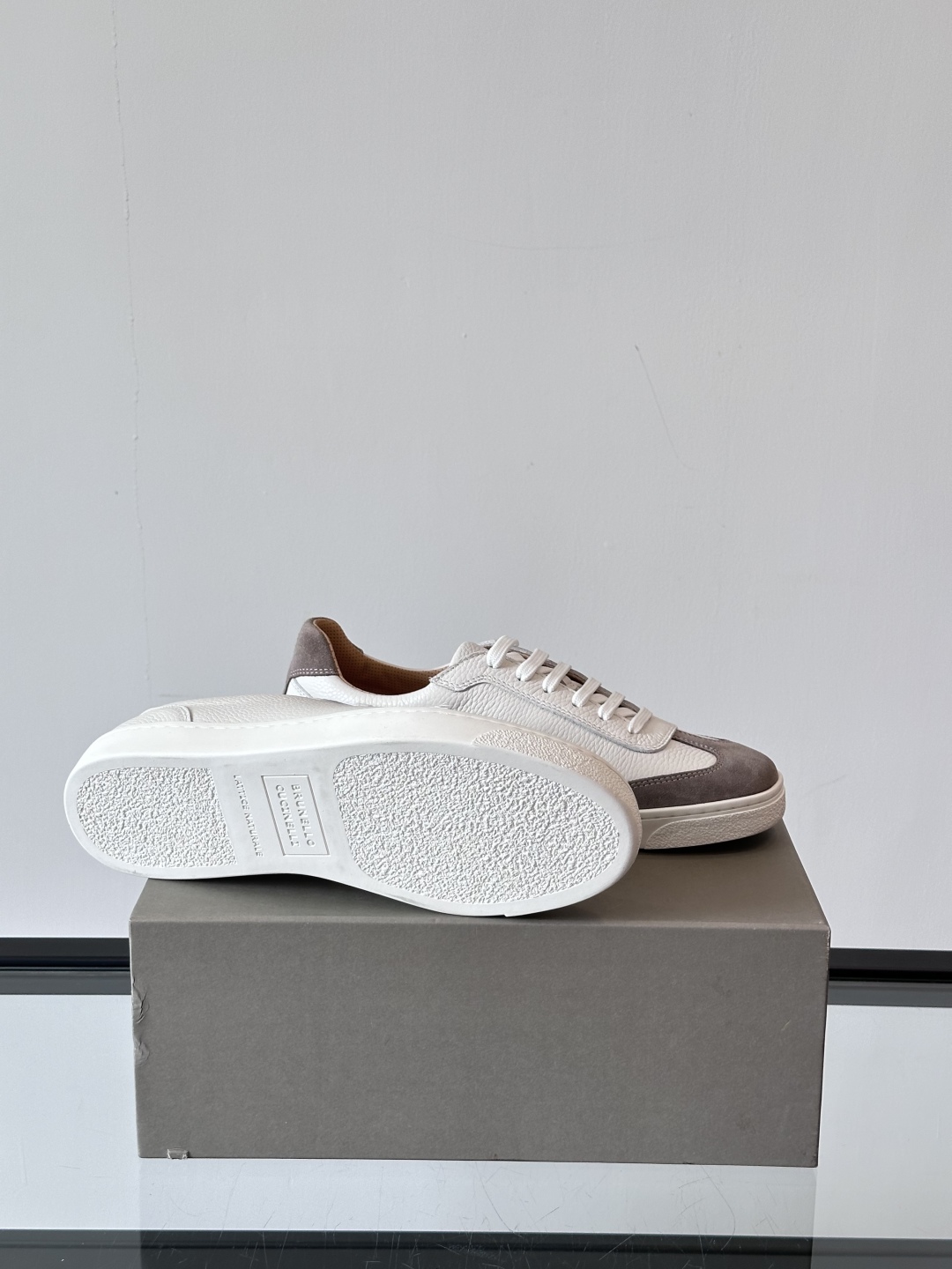 Brunello Cucinelli 春夏新款拼色运动板男鞋 此款运动鞋面料采用意大利进口高丝光水洗翻毛