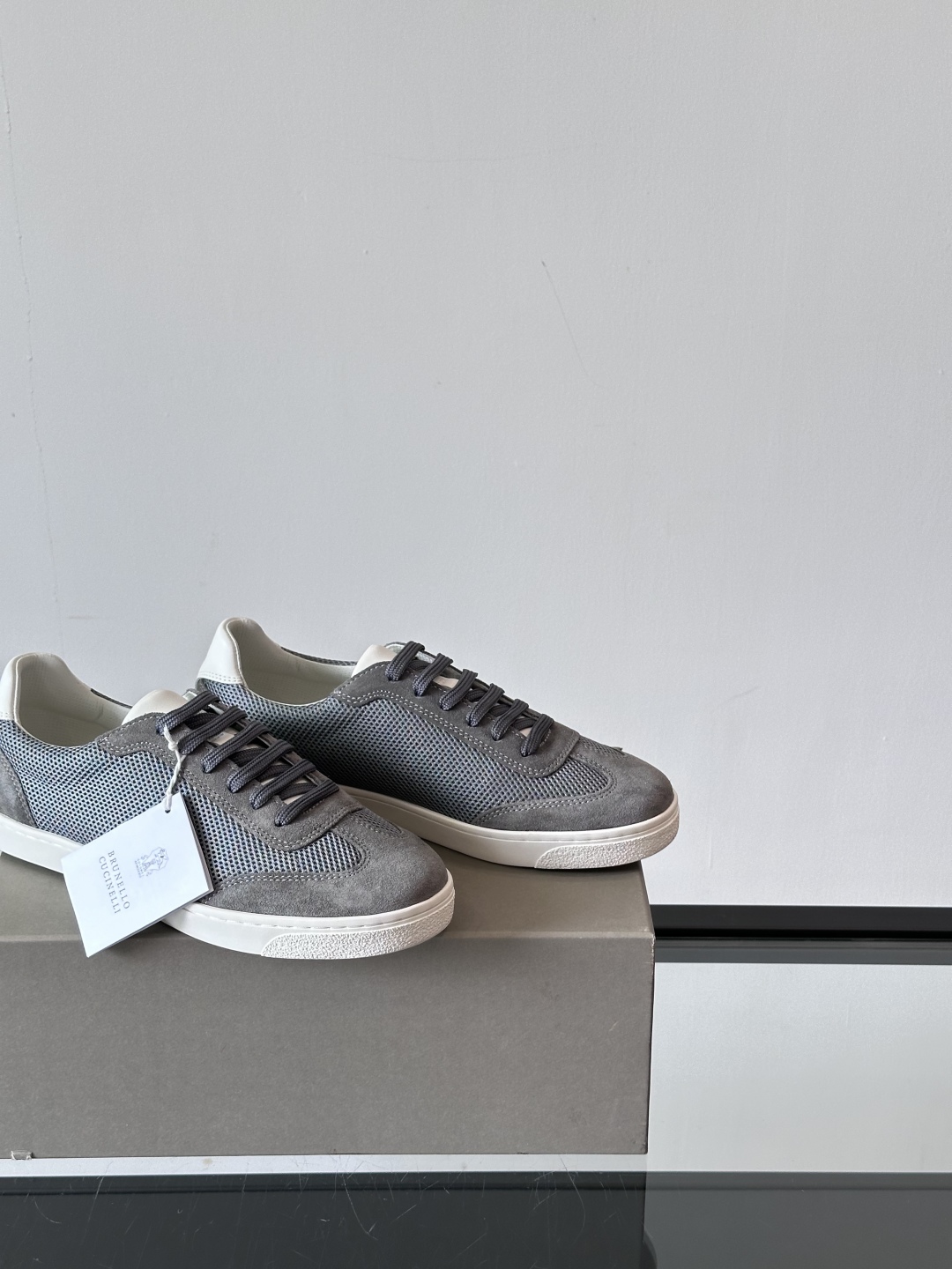 Brunello Cucinelli 老钱风意大利顶奢休闲男鞋，面料采用意大利进口牛皮拼接透气网面，立体